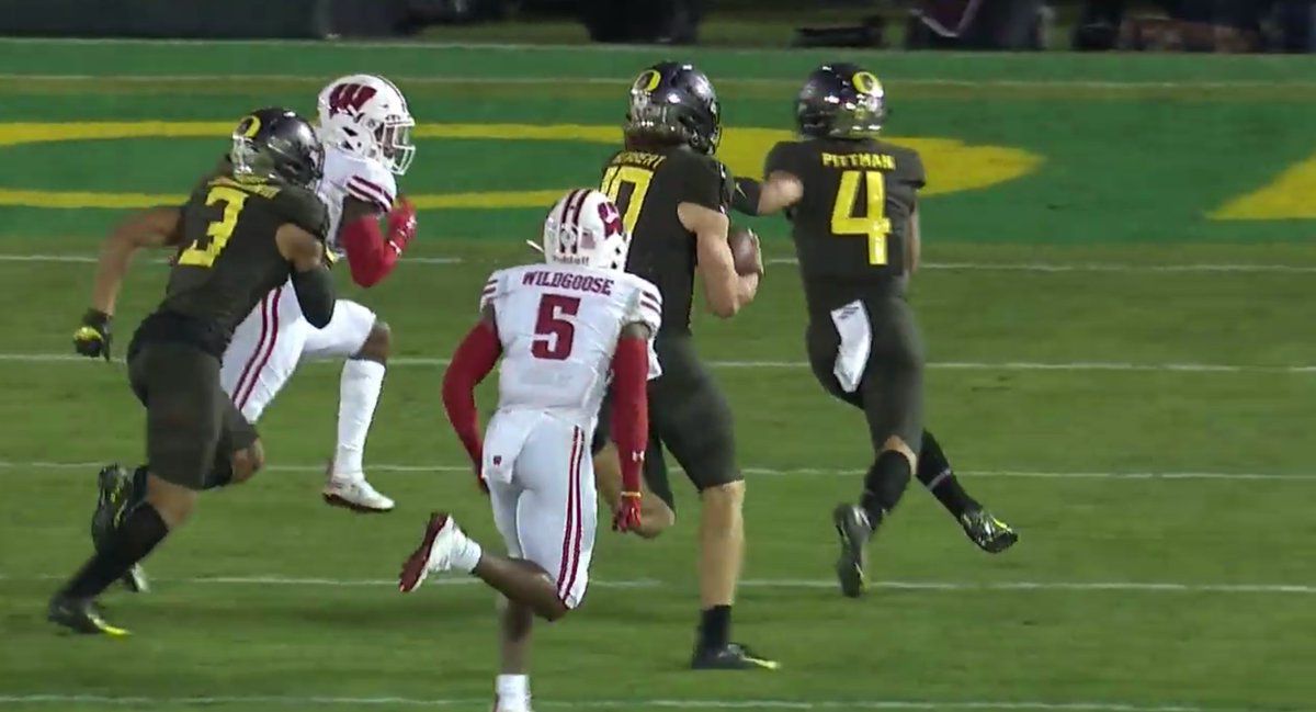 Pasadena, CA. 1st Jan, 2020. Oregon Ducks quarterback Justin Herbert #10  with the trophy after winning the 106th Rose Bowl College football game  between the Oregon Ducks and the Wisconsin Badgers at