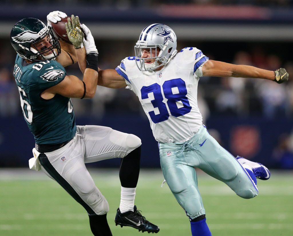 Is Eagles tight end Dallas Goedert better than Zach Ertz right now