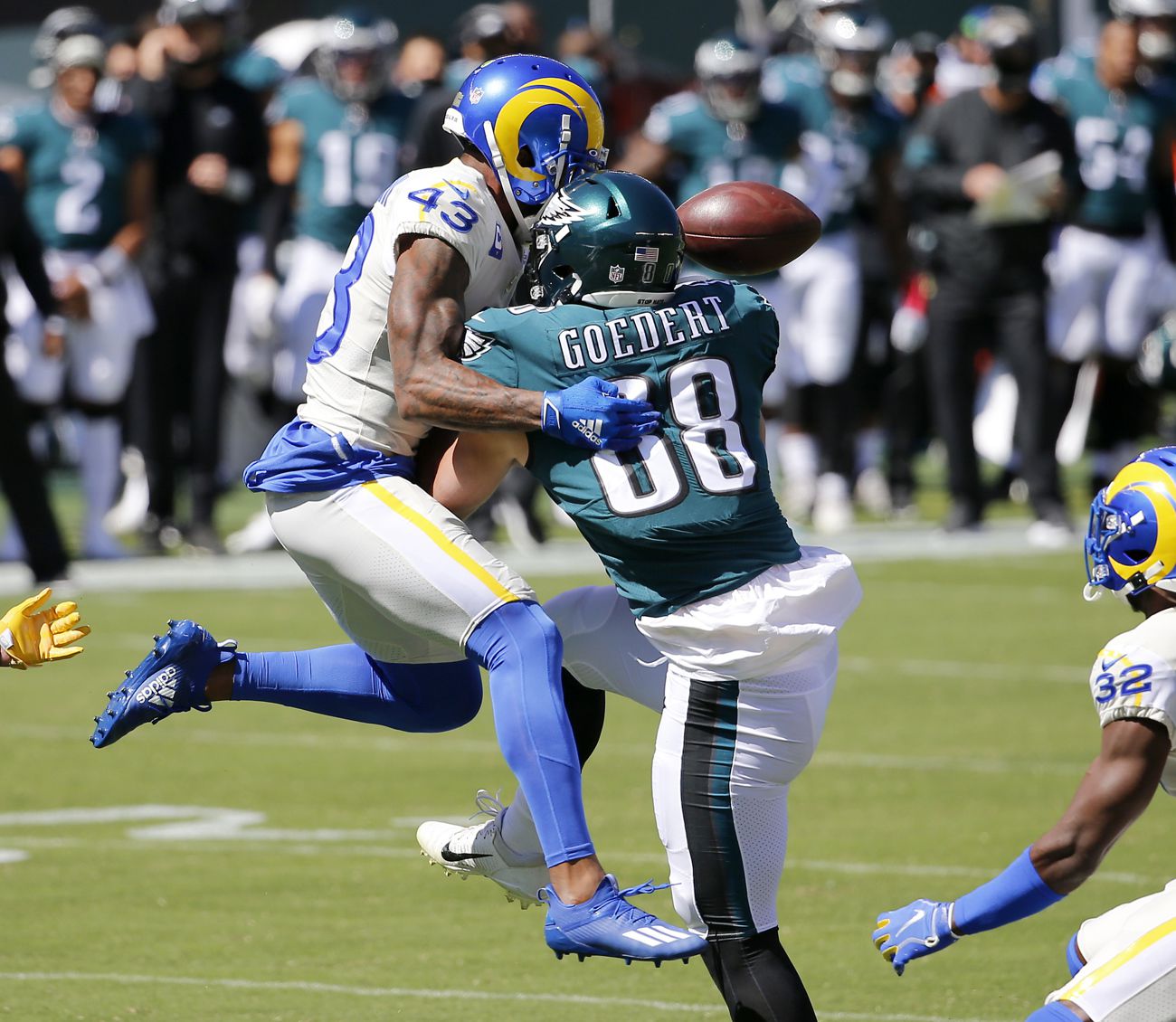 Darius Slay, Rodney McLeod among Eagles who kneel during national anthem;  team wears 'Black Lives Matter' shirts pregame 