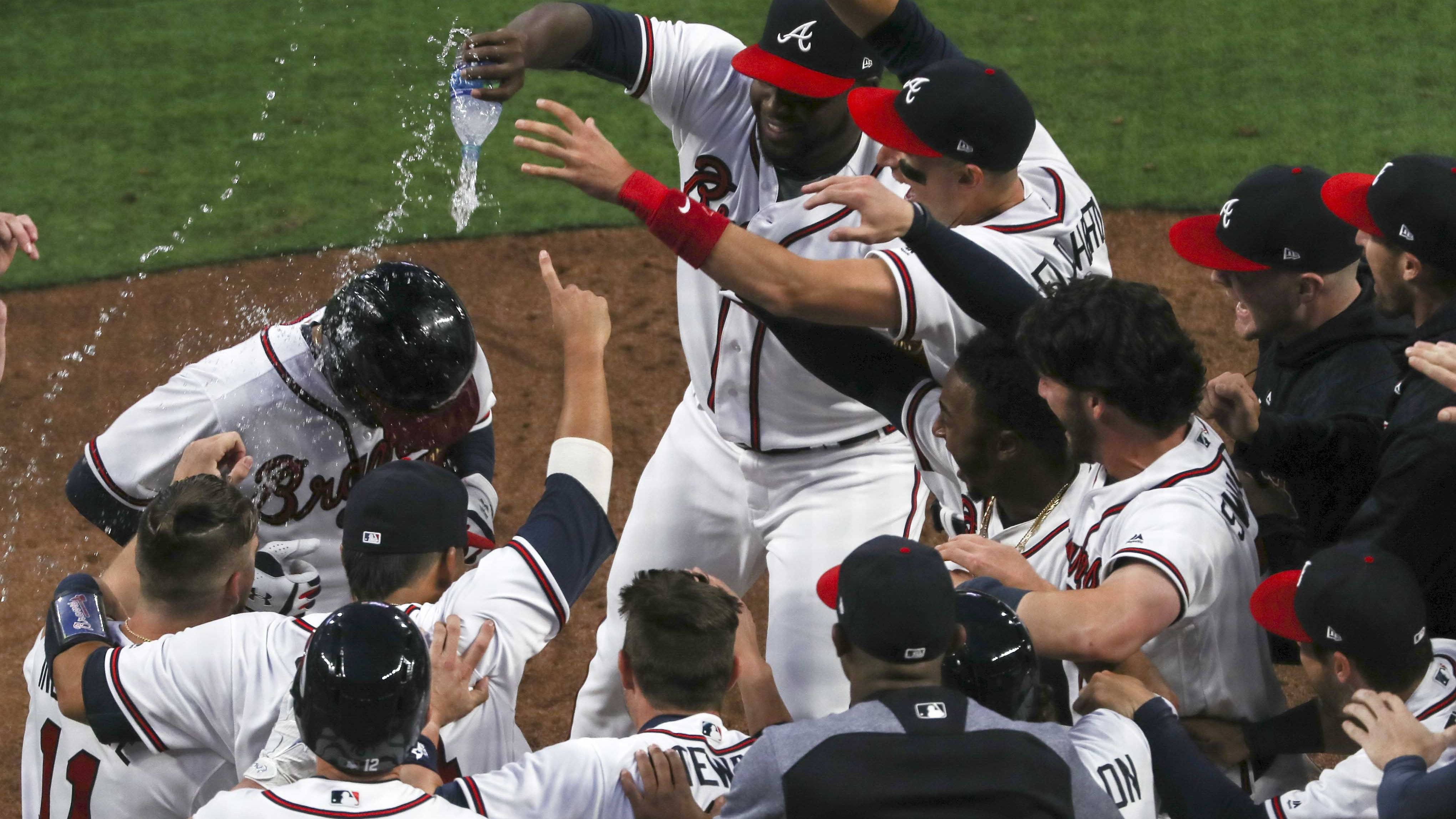 Andres Galarraga of the Atlanta Braves reacts after fans cheer his News  Photo - Getty Images