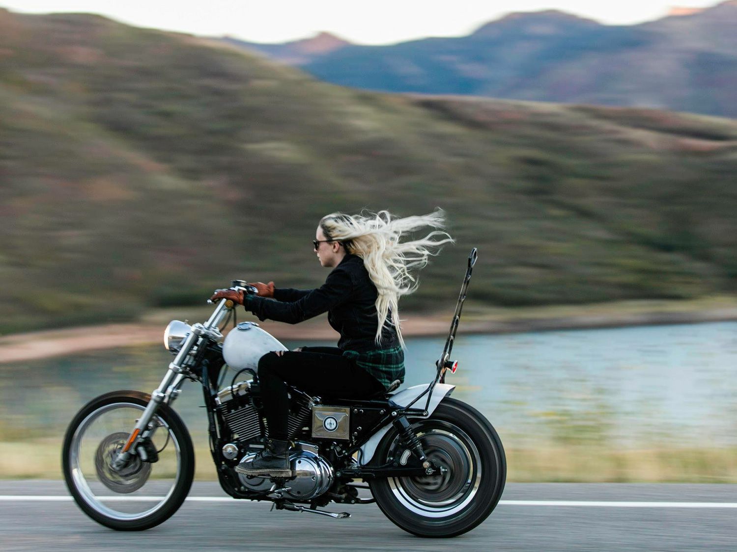 MOTORCYCLE REVIEW: The Lowdown on the New Sportster 1200L - Women Riders Now