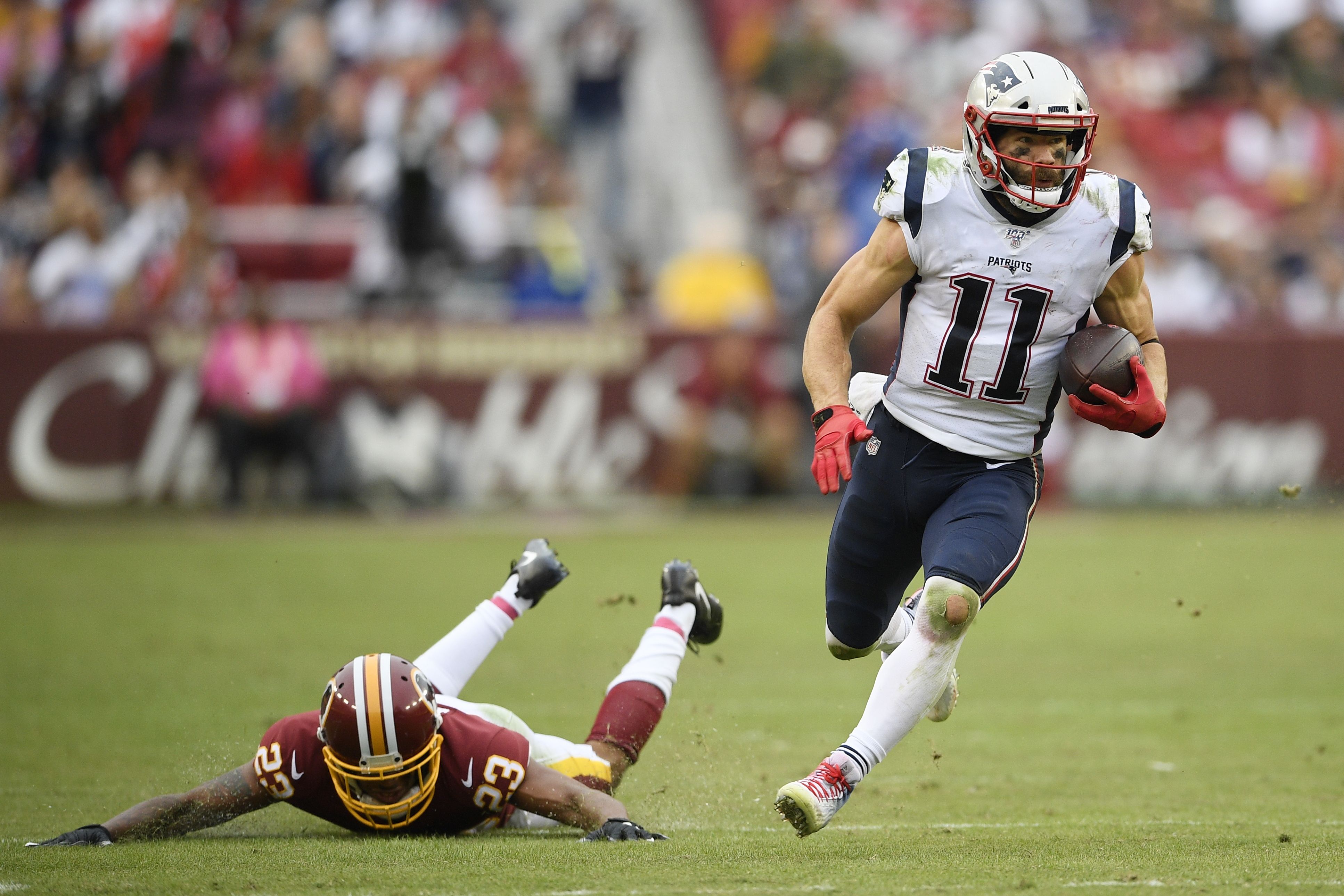 East Rutherford, New Jersey, USA. 15th Nov, 2015. New England Patriots wide  receiver Julian Edelman (11) in action during warm-ups prior to the NFL  game between the New England Patriots and the