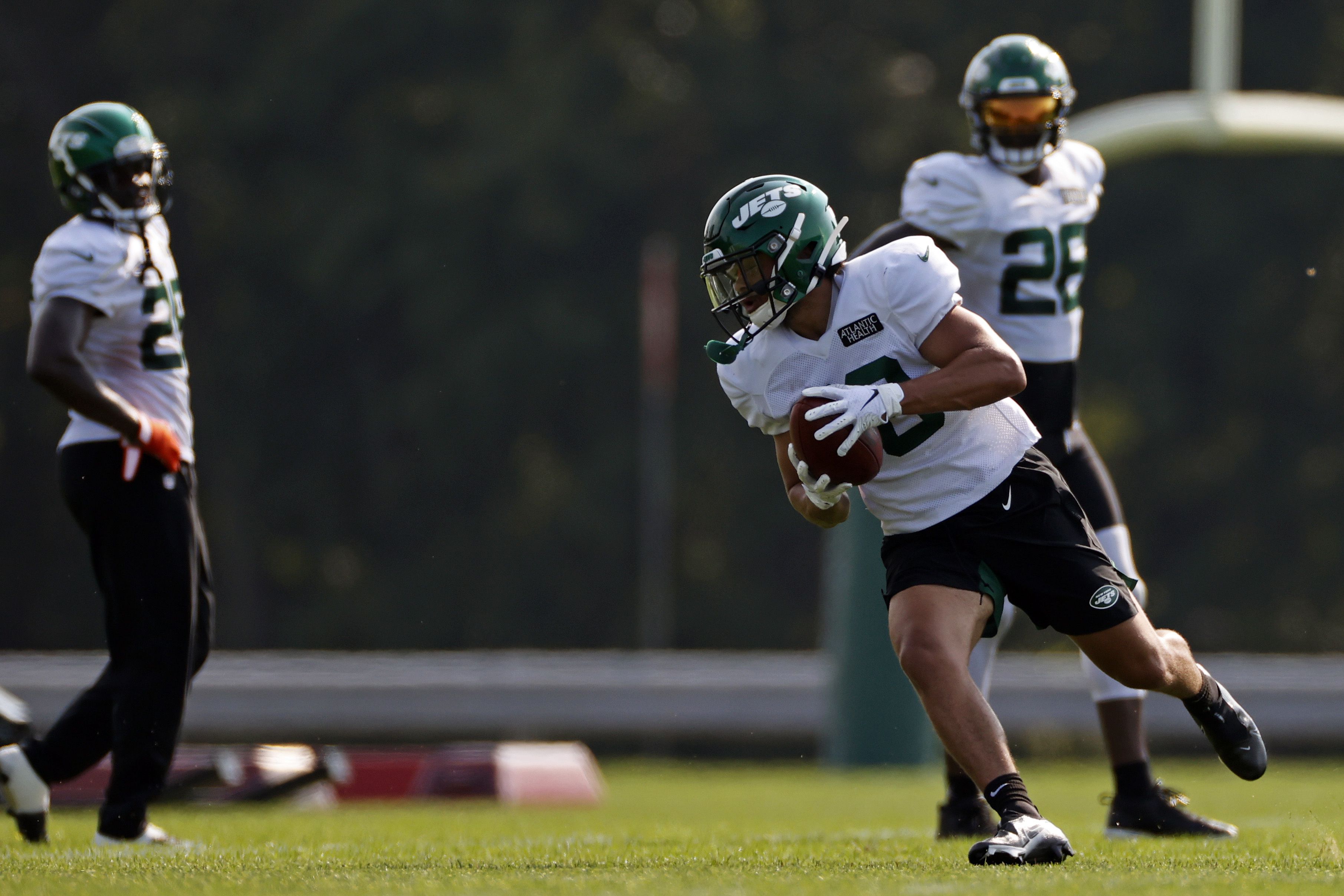 Jets Sign Lamar Jackson to Active Roster, Place WR Chris Hogan on Injured  Reserve