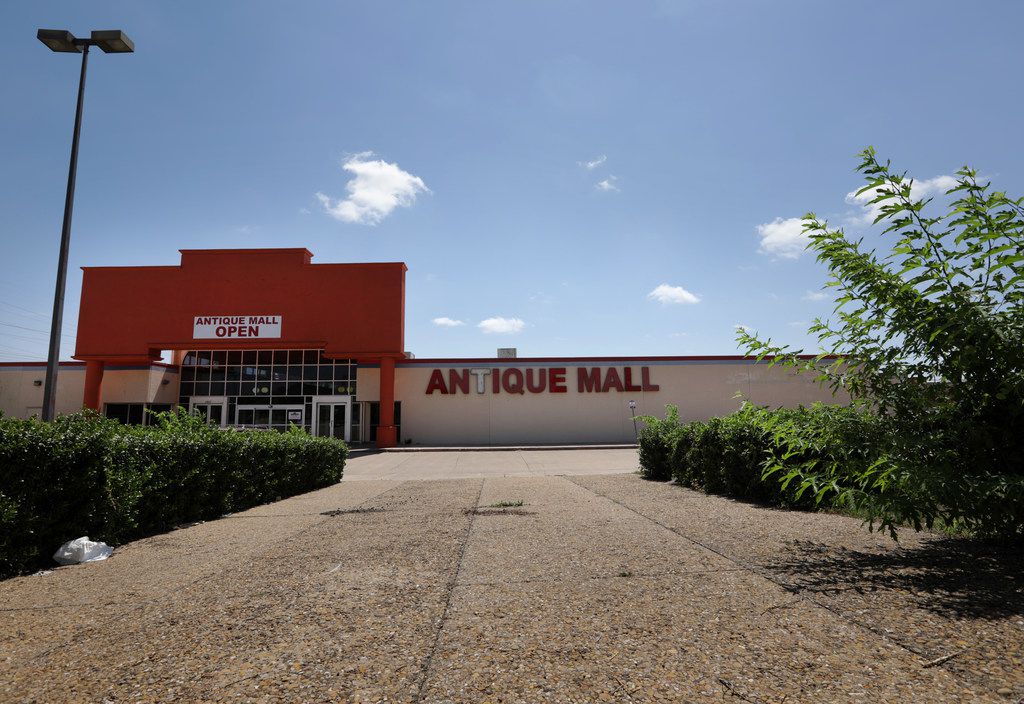 Inside A Nearly Abandoned Plano Mall This Antique Store Is Thriving
