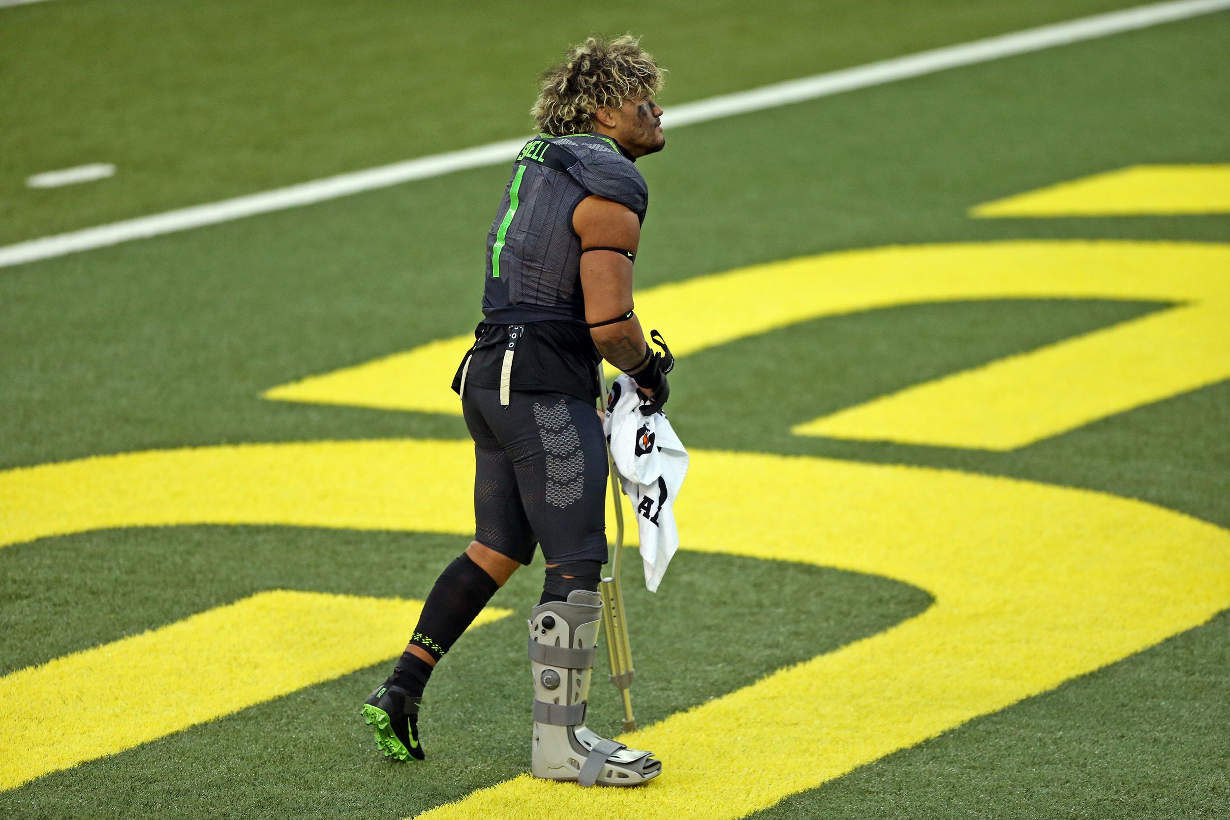 Oregon Ducks Linebacker Noah Sewell Carted Off Field Vs Ucla With Apparent Lower Right Leg Injury Oregonlive Com