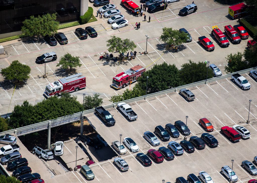 2 injured when car plunges from top of Fashion Valley parking garage