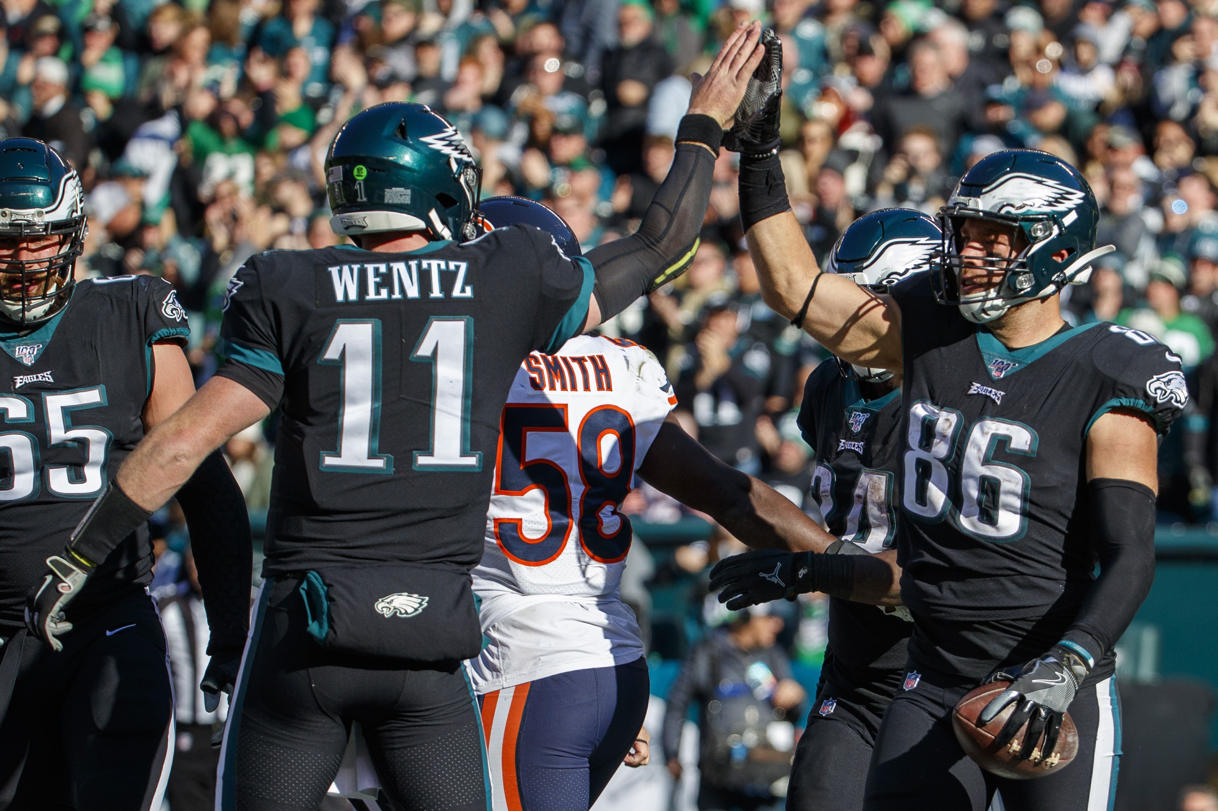 Eagles' Zach Ertz putting in extra work to reconnect with Carson Wentz 