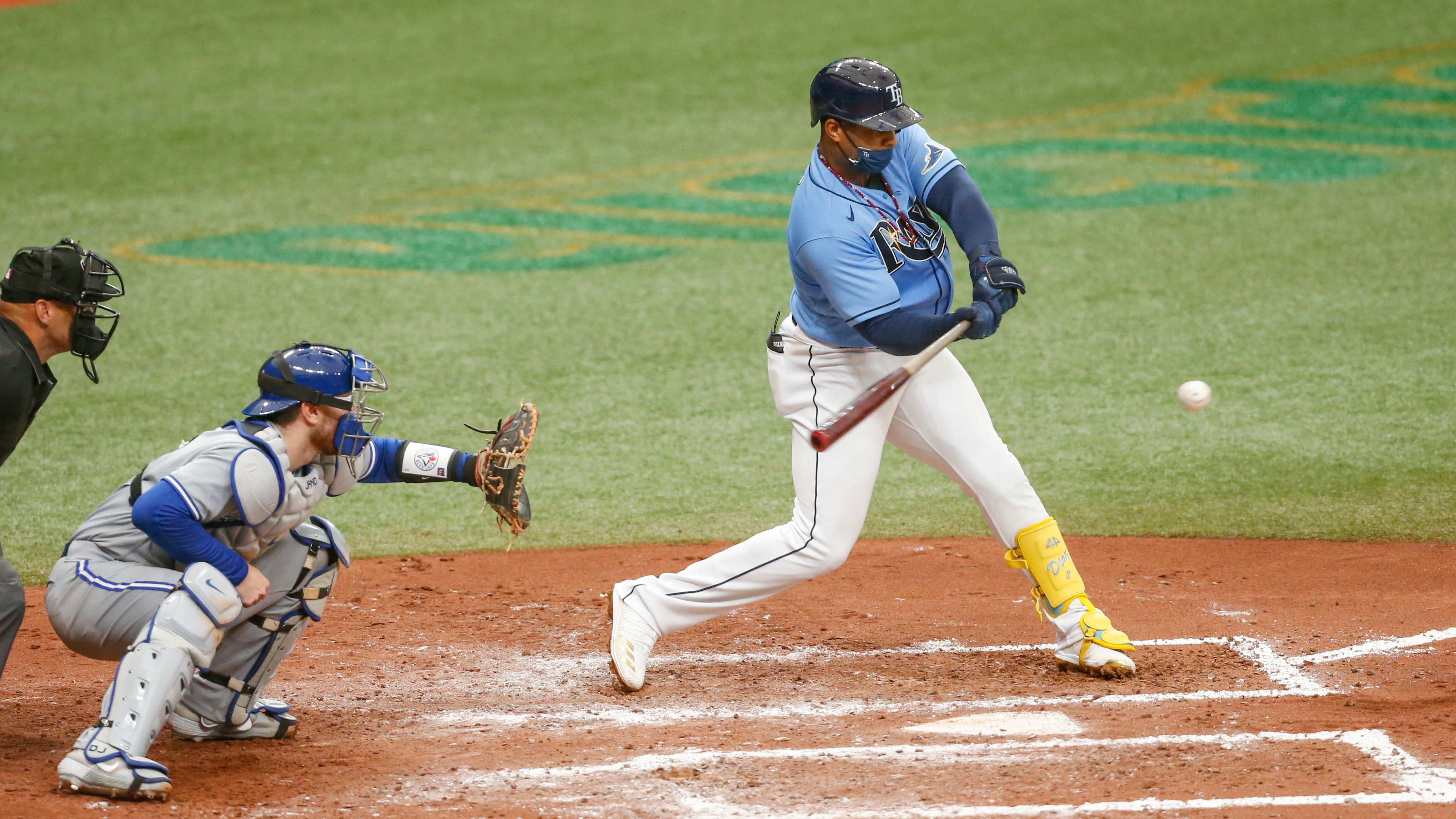 Braves' Tyler Flowers beats the Marlins