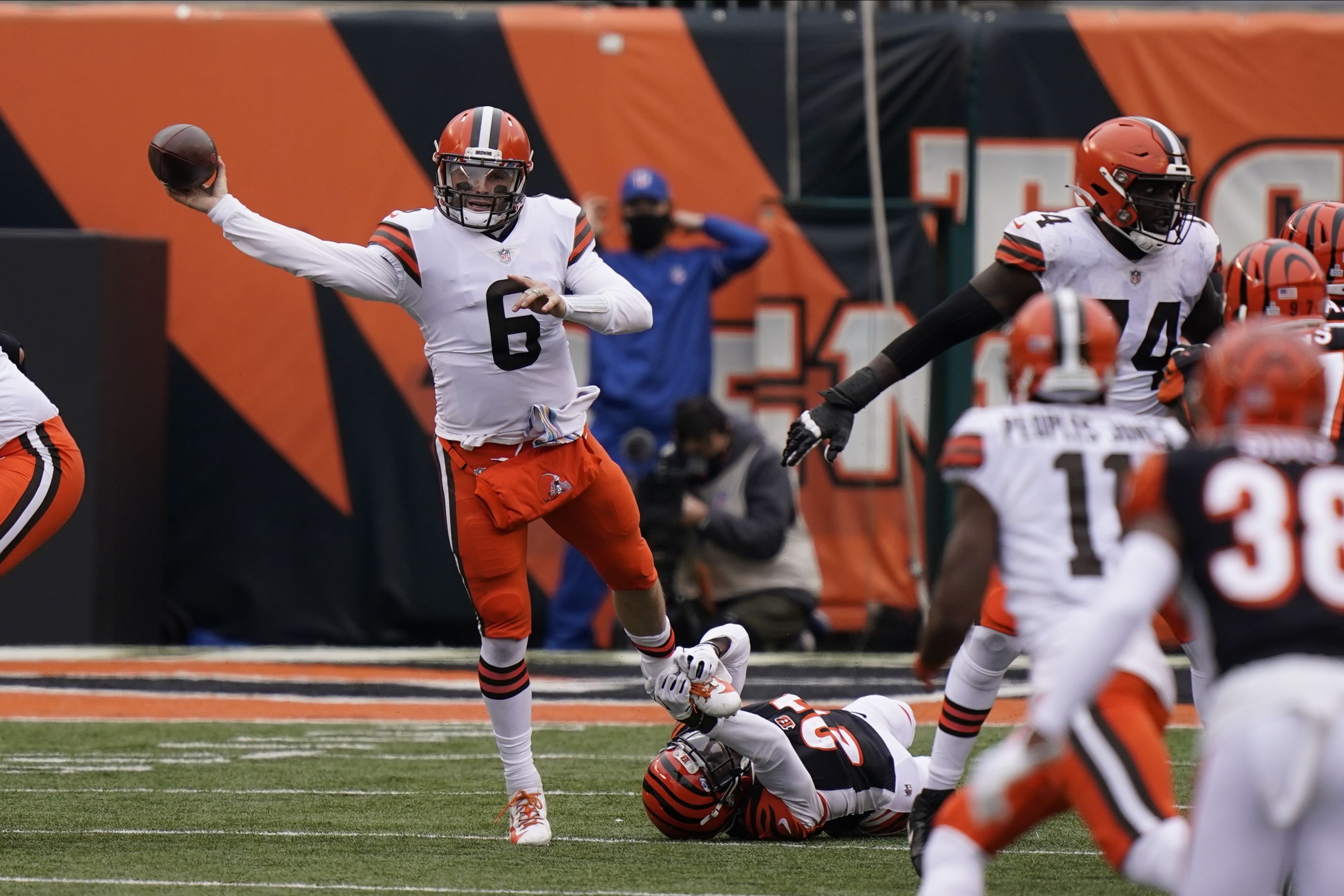 Baker Mayfield of the Cleveland Browns throws a first half pass