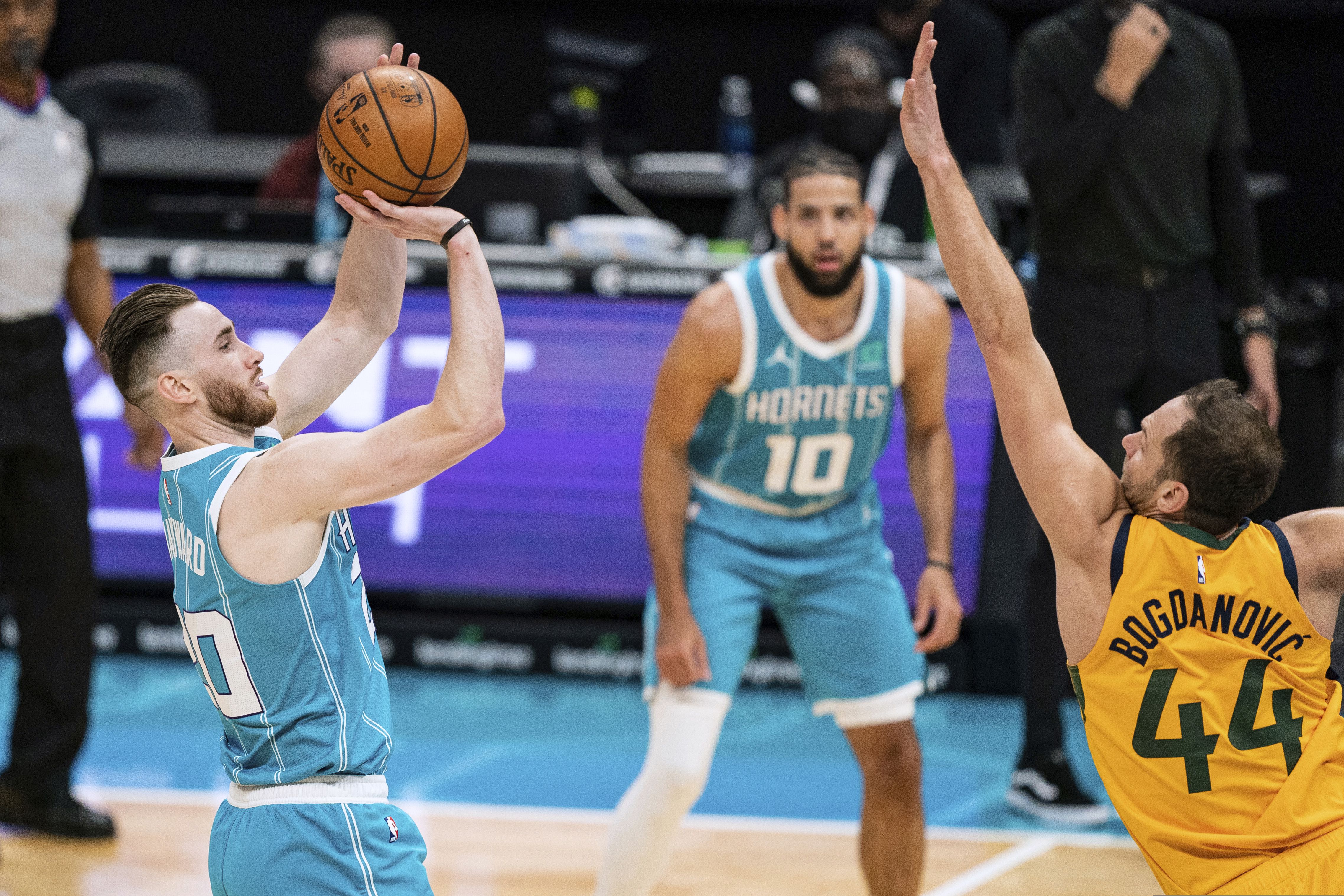 Charlotte Hornets sign ex-Boston Celtic Gordon Hayward