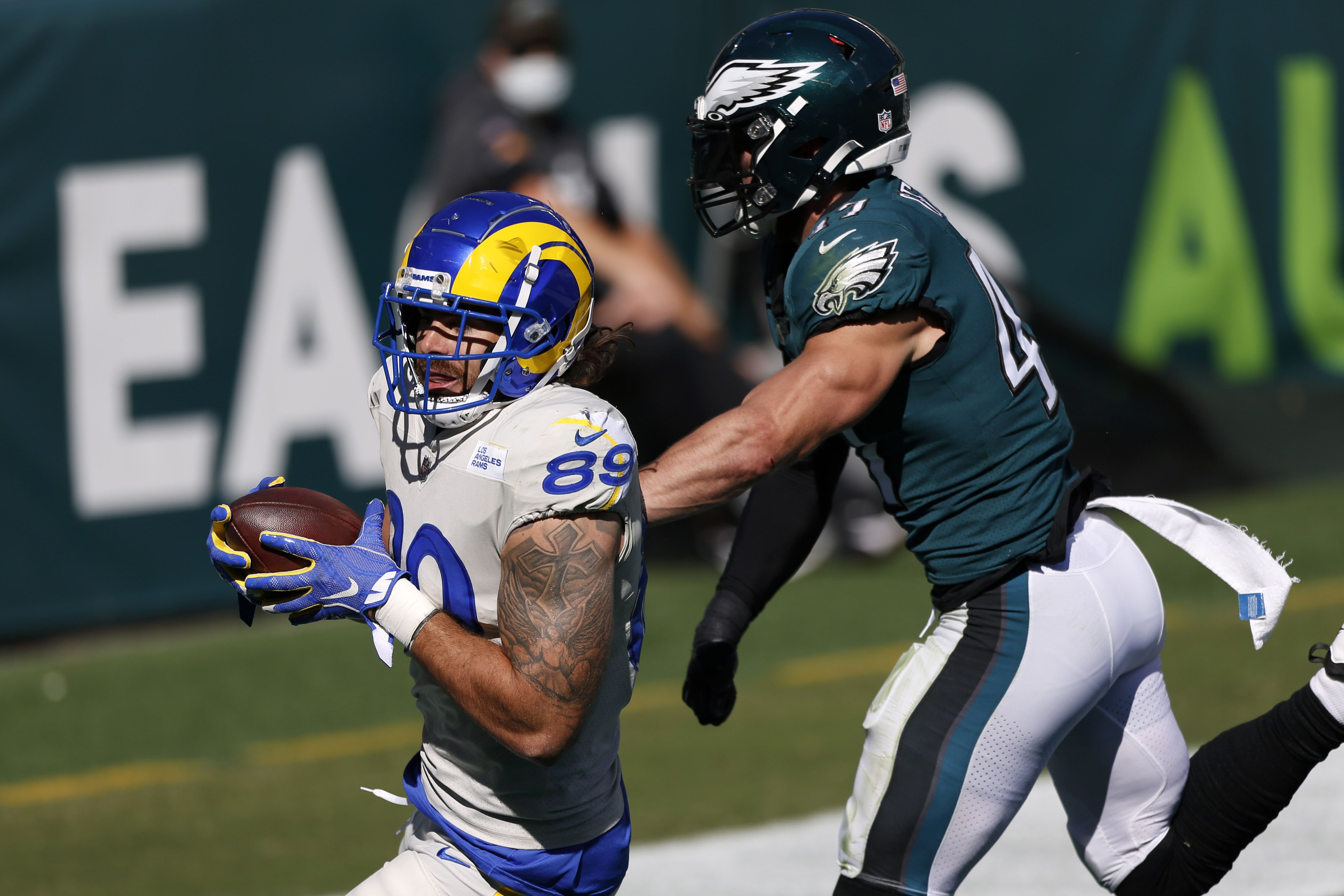 Darius Slay, Rodney McLeod among Eagles who kneel during national anthem;  team wears 'Black Lives Matter' shirts pregame 