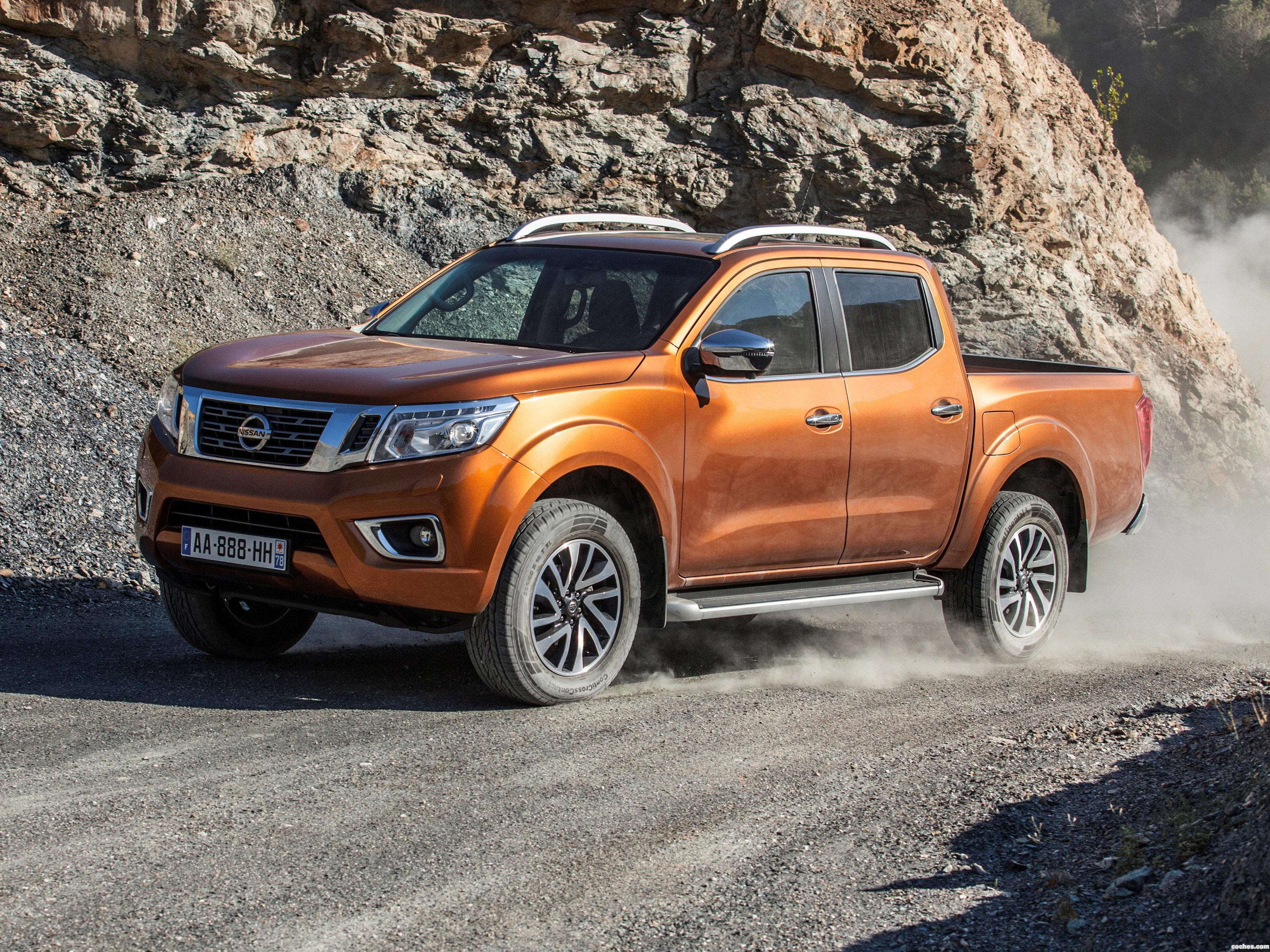 nissan_np300-navara-double-cab-2015_r15.jpg