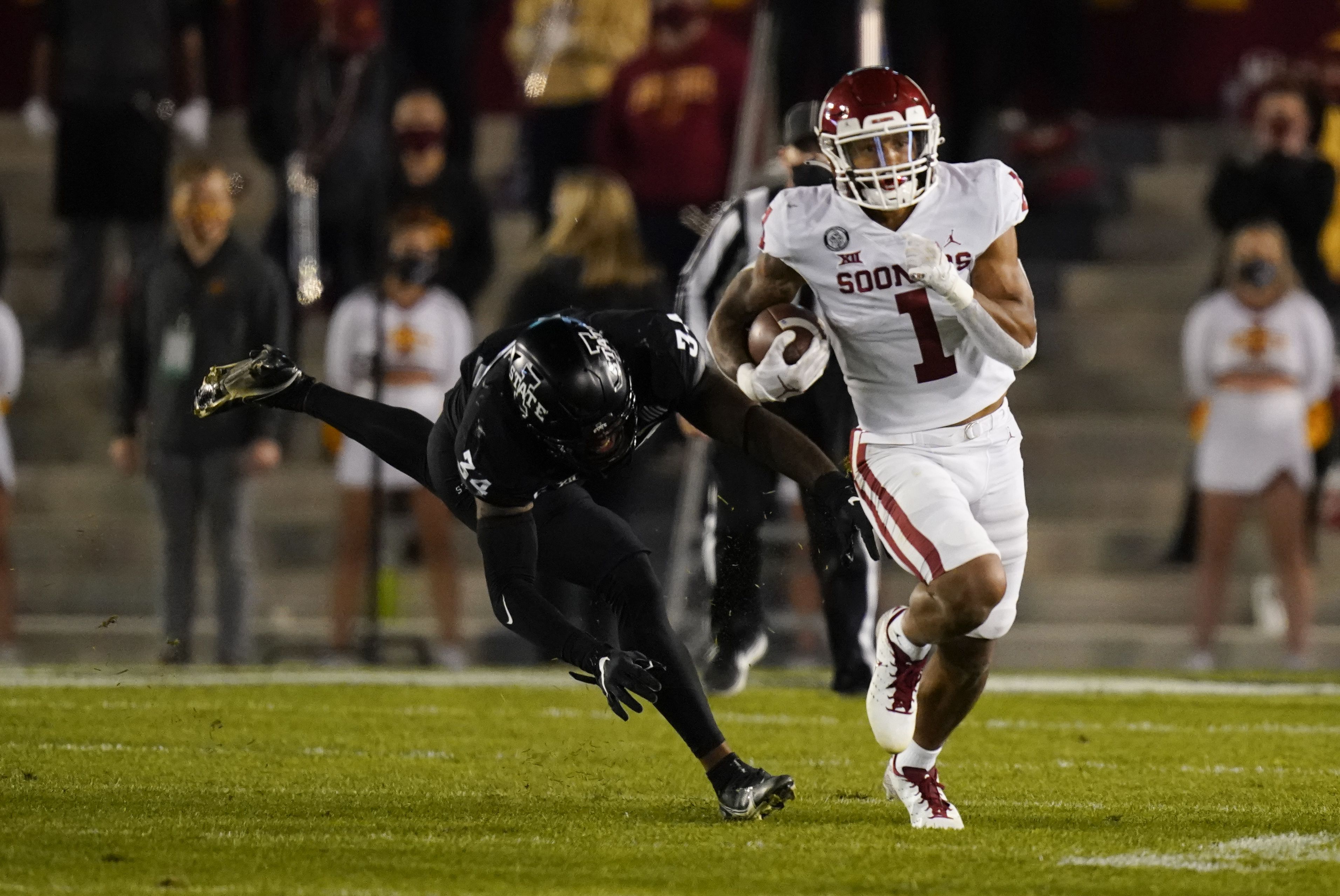 Iowa State hands No. 18 Oklahoma second straight loss, 37-30