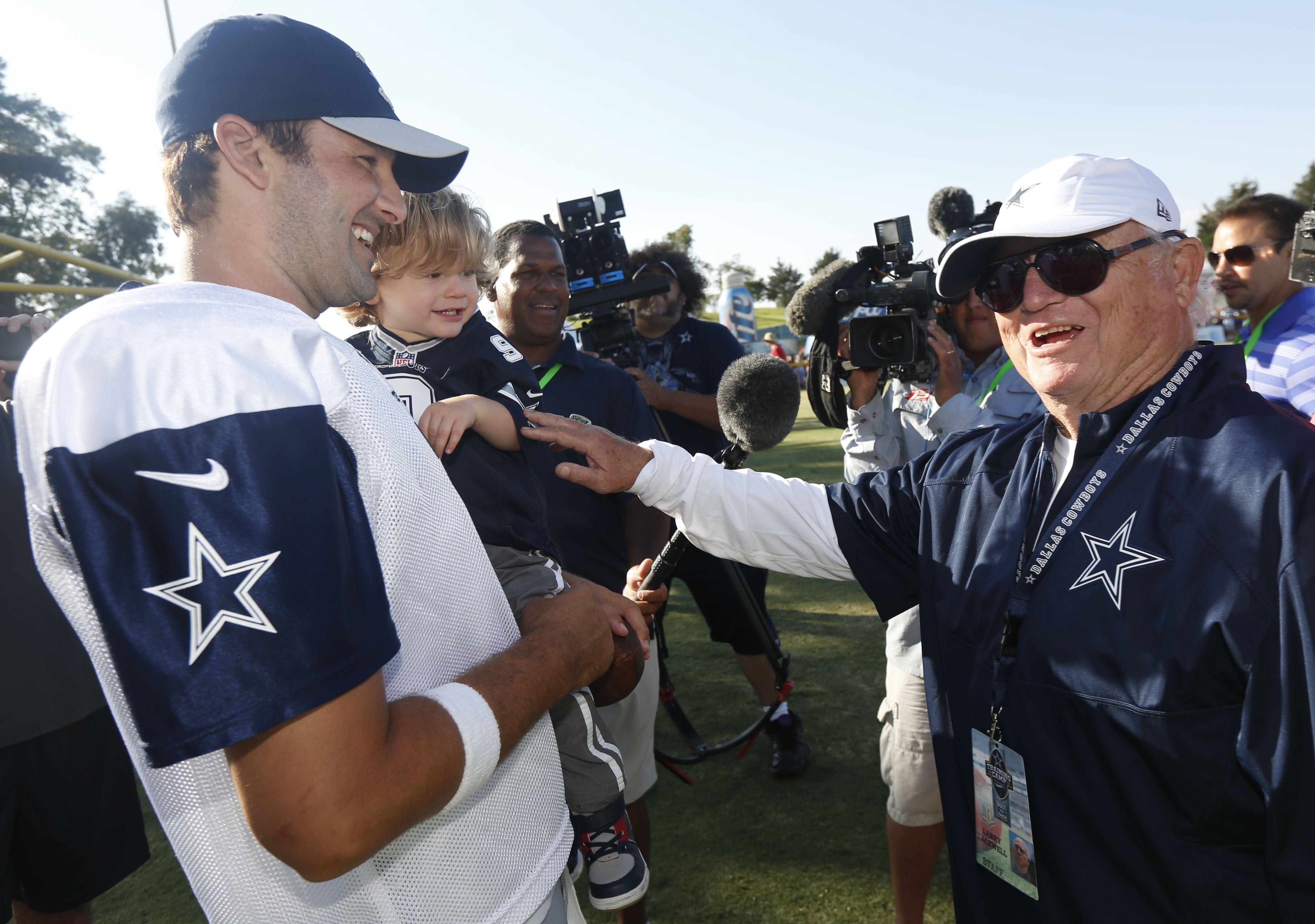 Cowboys' Jerry Jones adds new twist to conversation of Jimmy Johnson in  Ring of Honor