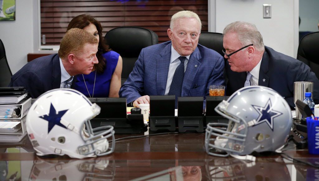 Cowboys' Top Pick Ezekiel Elliott Wins NFL Draft Red Carpet With Crop-Top  Shirt