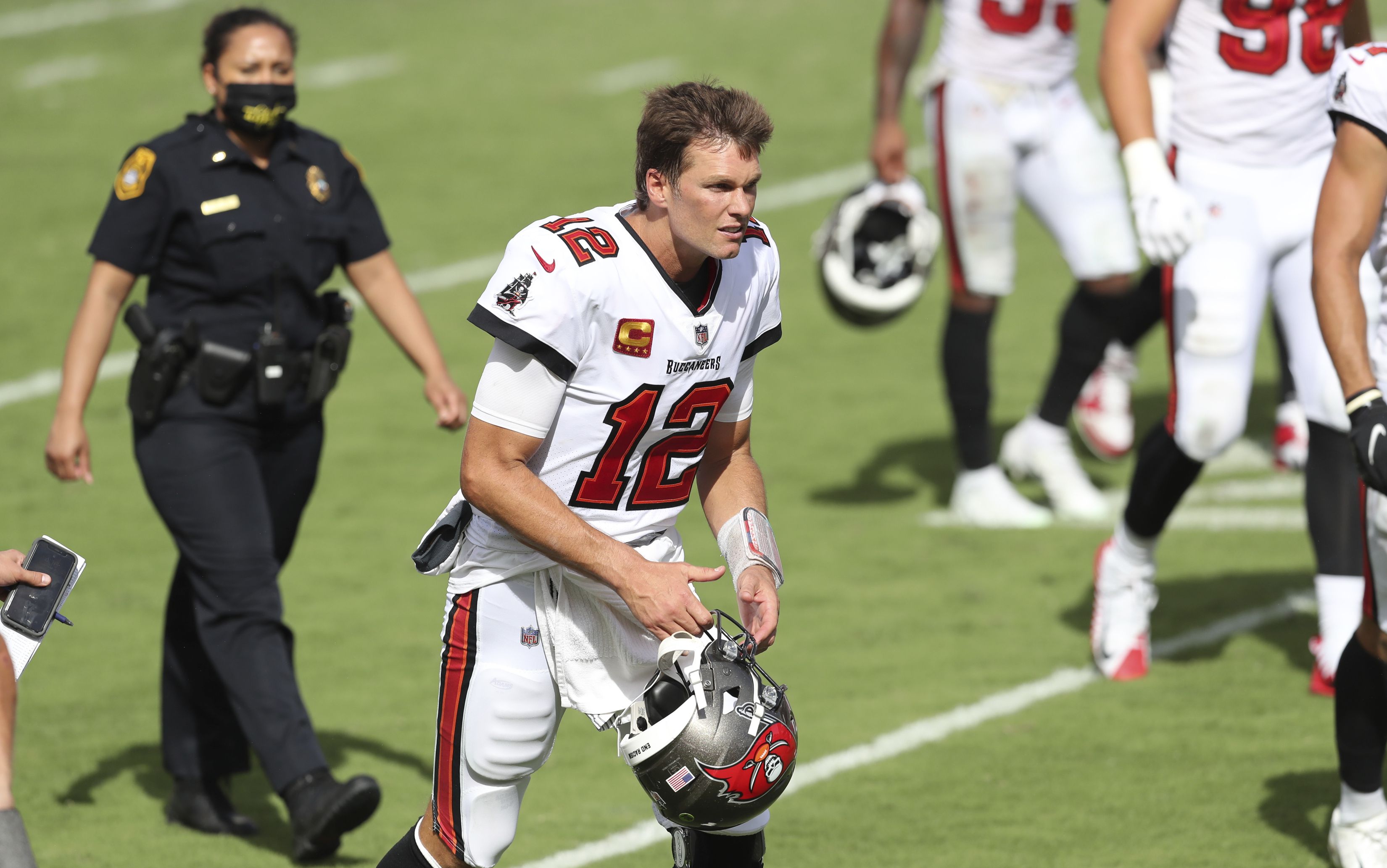 Tom Brady looks comfortable in his first practice at Buccaneers stadium -  The Boston Globe