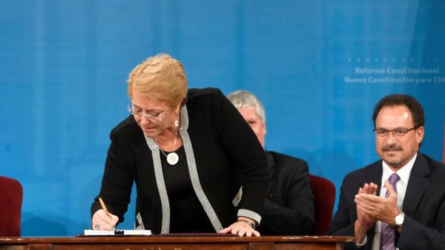 Bachelet-firma.jpg