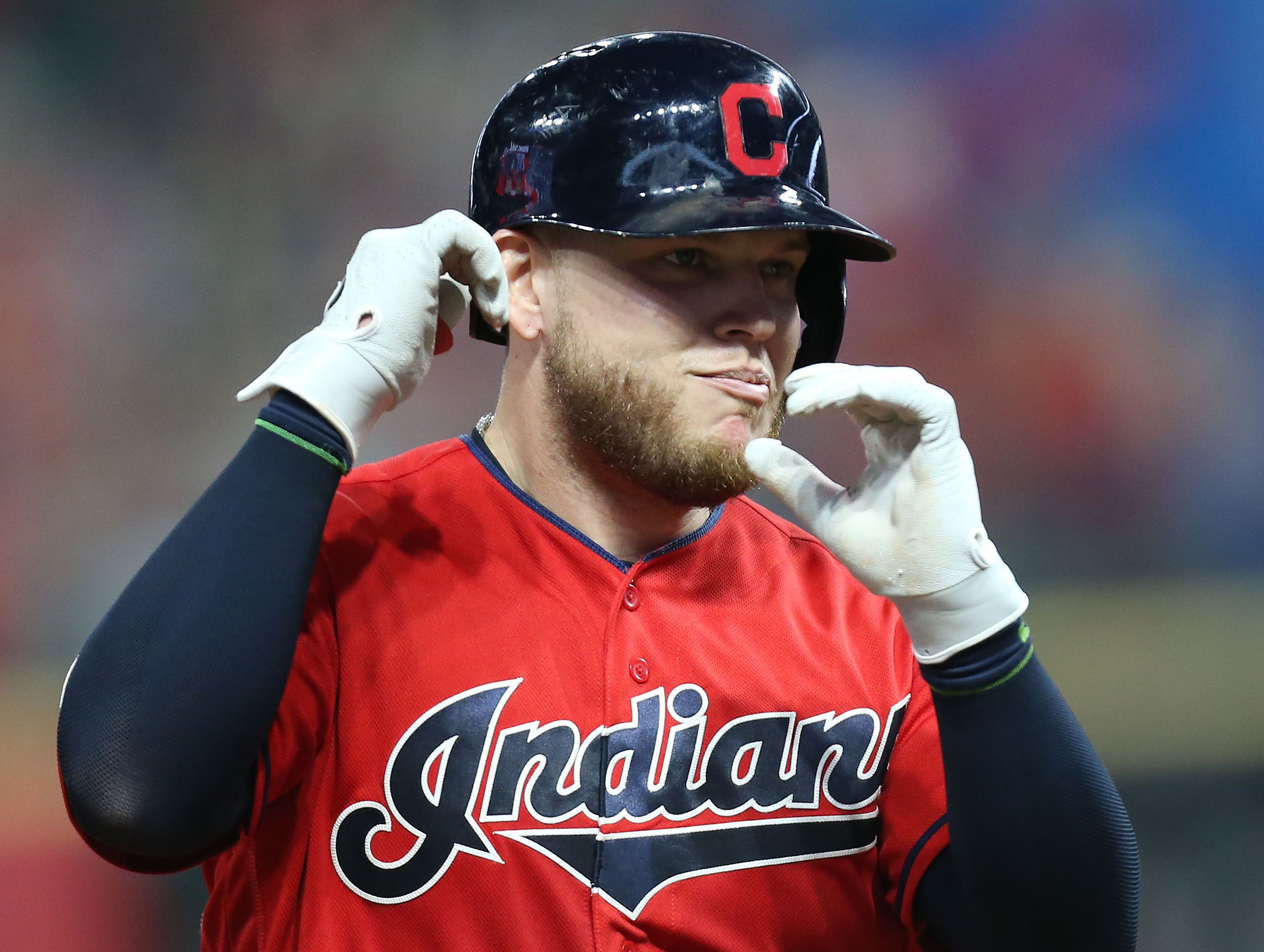 Cleveland Indians' Francisco Lindor, Roberto Perez strike Gold