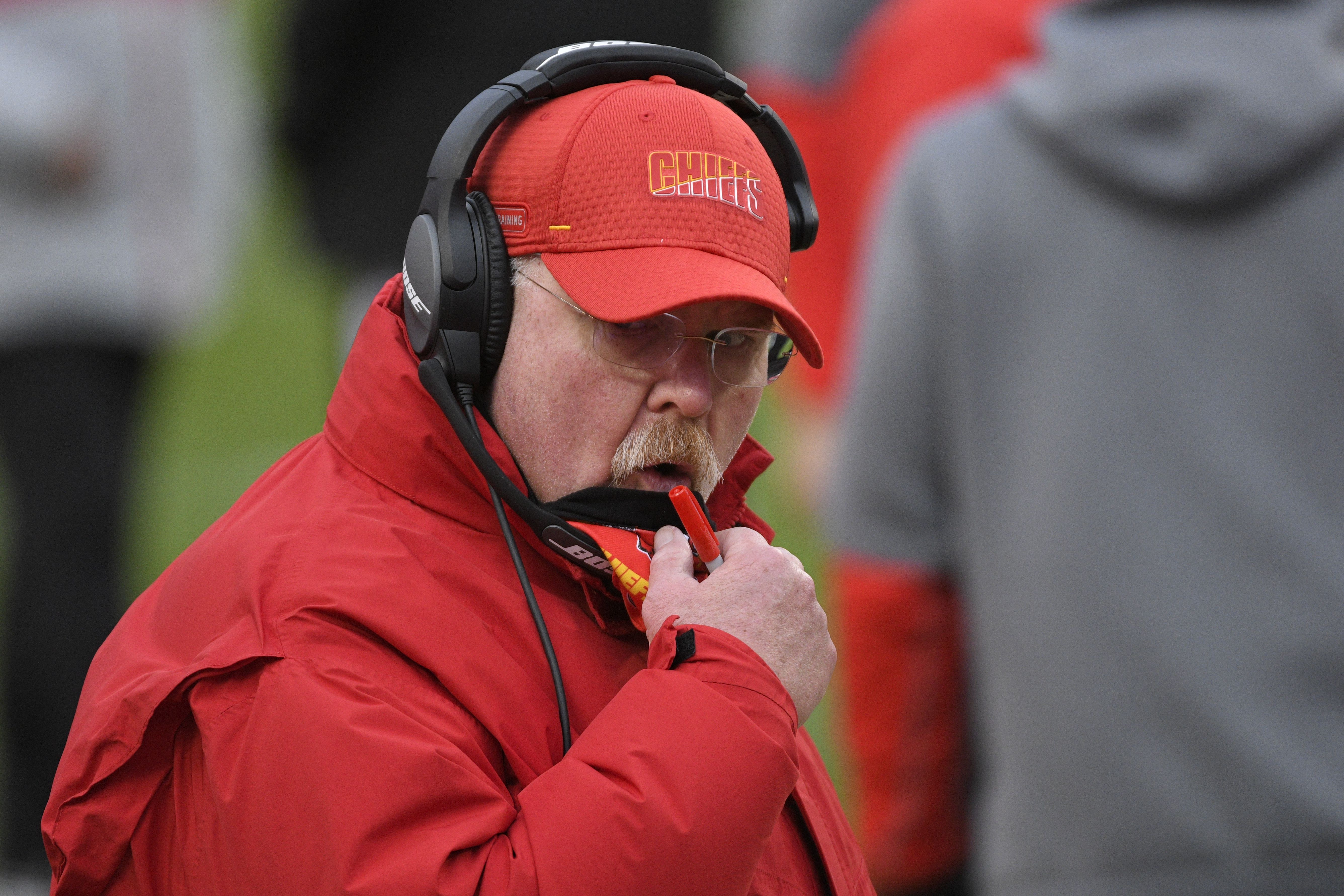 andy reid chiefs sideline jacket