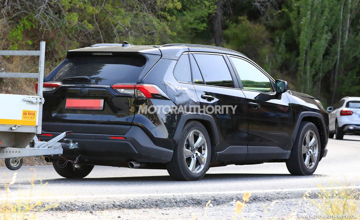 2020-toyota-rav4-plug-in-hybrid-spy-shots-photo-credit-s-baldauf-sb-medien_100712939_h.jpg