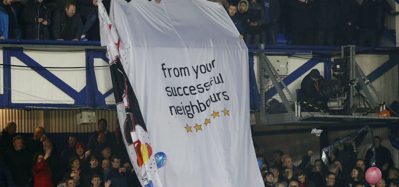 Fans-display-a-banner-17762090.jpg