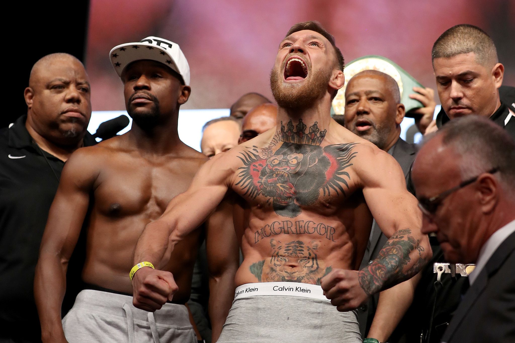 ct-hoy-las-mejores-imagenes-del-pesaje-mayweather-mcgregor-20170825