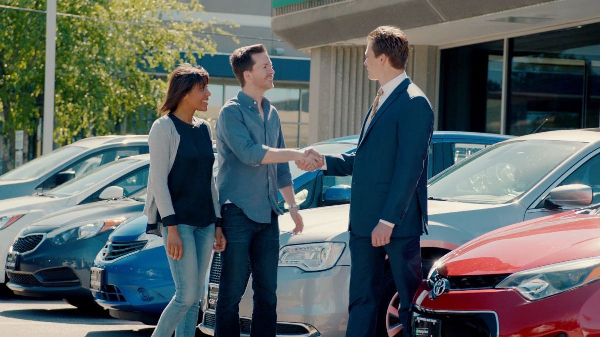 car-sales-hand-shake.jpg.wrend.640.360