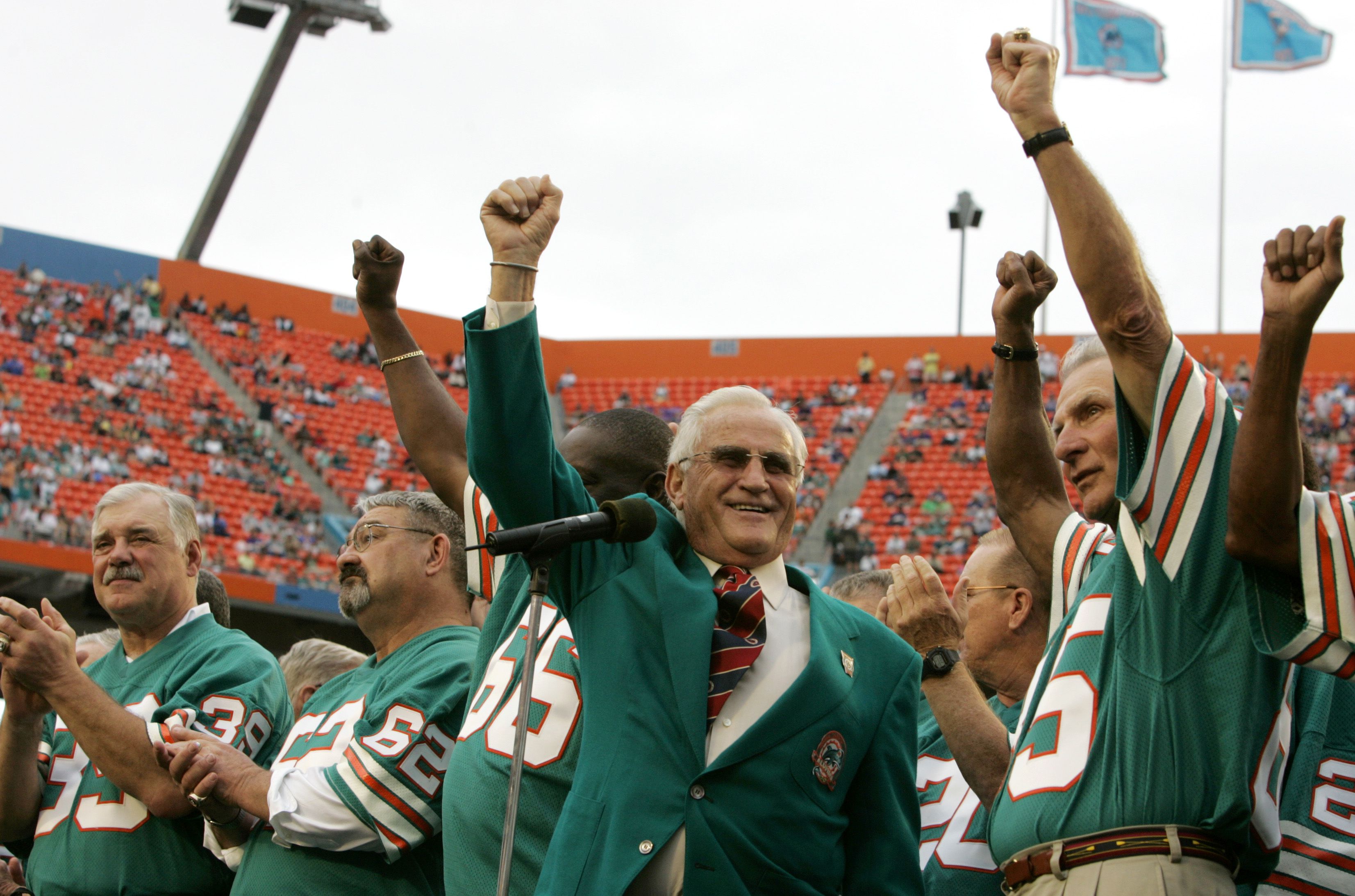 Miami Dolphins great Bob Kuechenberg dies