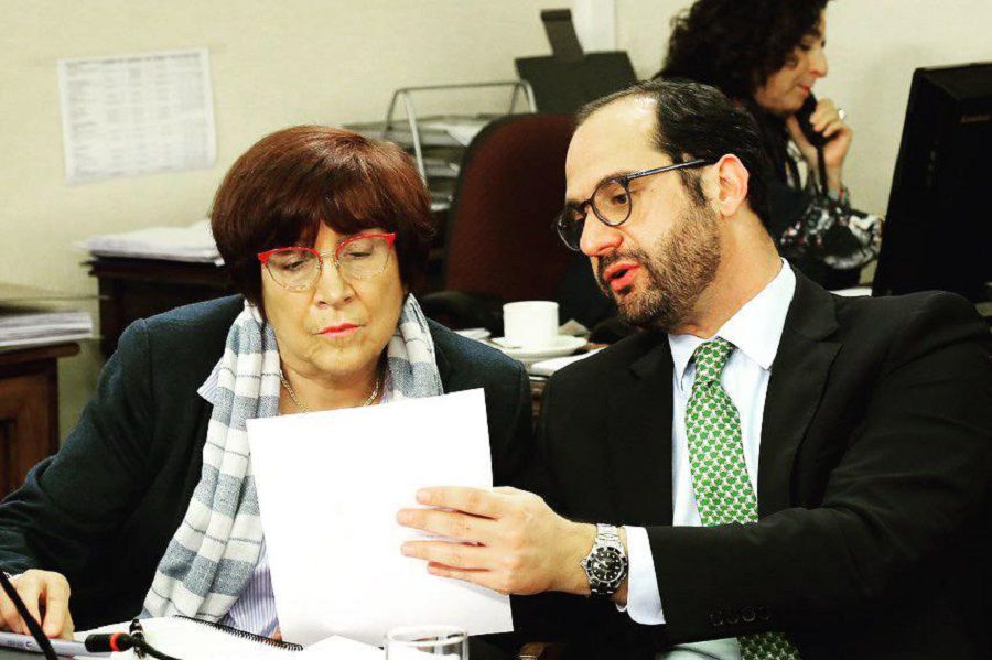 Los diputados Carmen Hertz (PC) e Issa Kort (UDI).