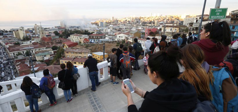 Evacuacion tras alerta de Tsunami en Valparaiso.