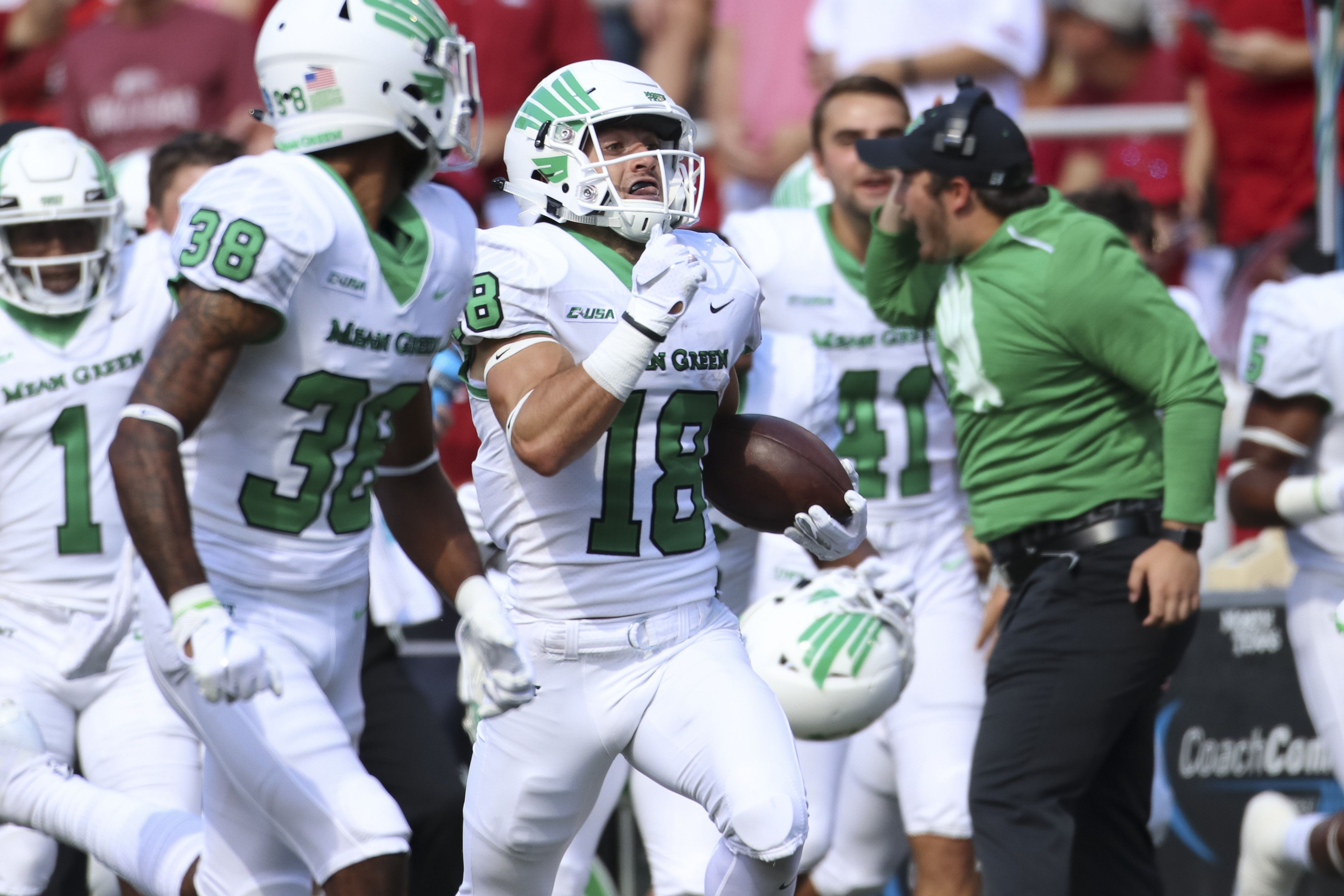 Houston, TX, USA. 23rd Nov, 2019. North Texas Mean Green quarterback Mason  Fine (6) throws a pass during the 3rd quarter of an NCAA football game  between the North Texas Mean Green