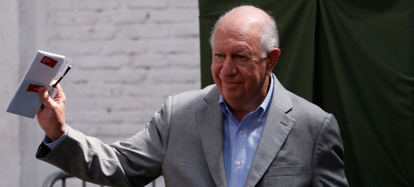 Ex Presidente Ricardo Lagos voto en el Liceo INSUCO