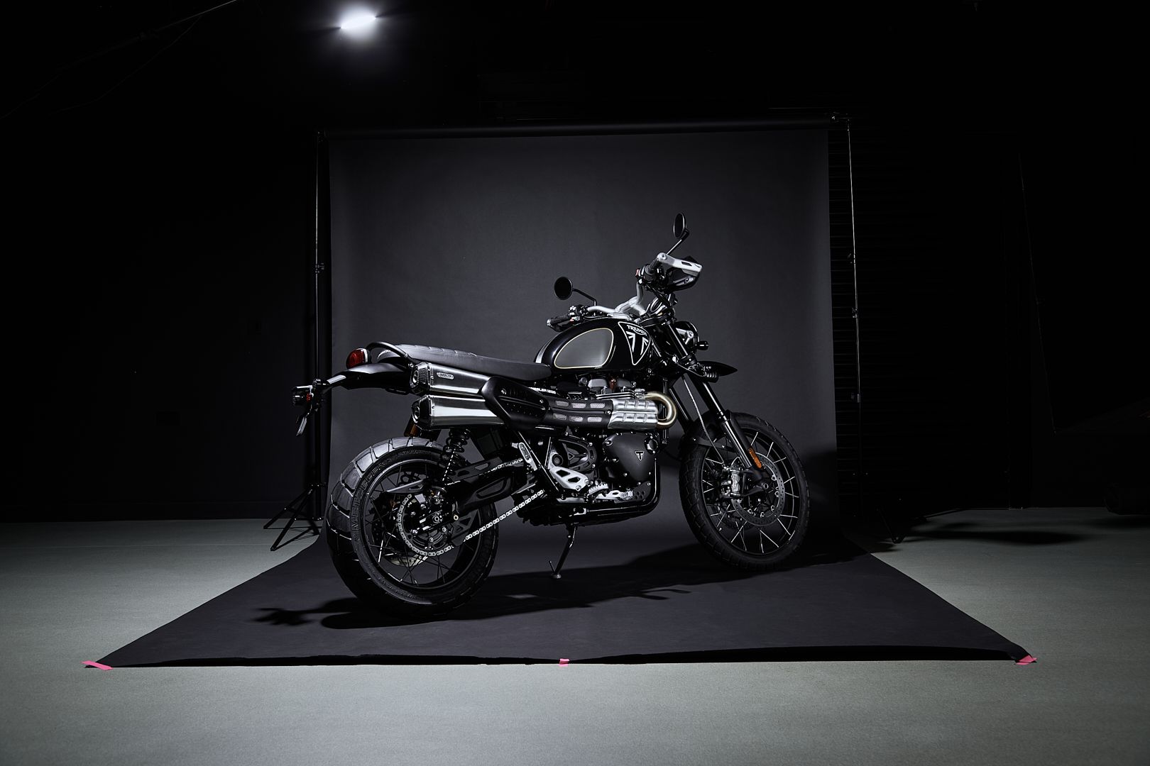 Triumph Scrambler 1200 Bond Edition,