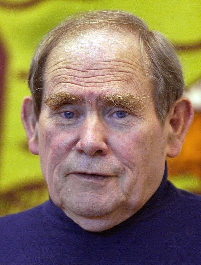 NOBEL MEDICINE PRIZE WINNER SYDNEY BRENNER OF THE MOLECULAR SCIENCES
INSTITUTE IN BERKLEY PAUSES ...