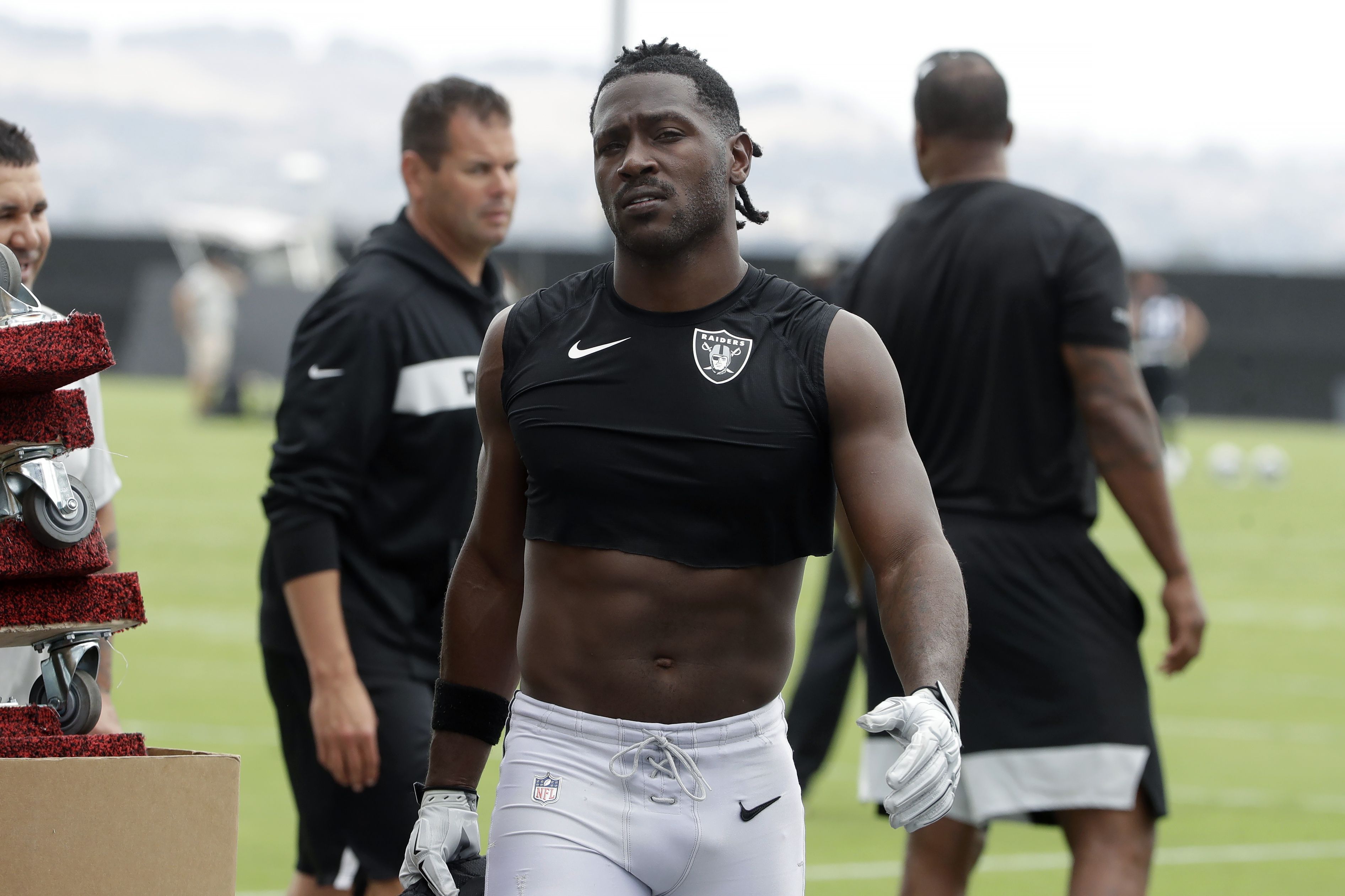 Antonio Brown asks Raiders for release, tells ESPN team voided his