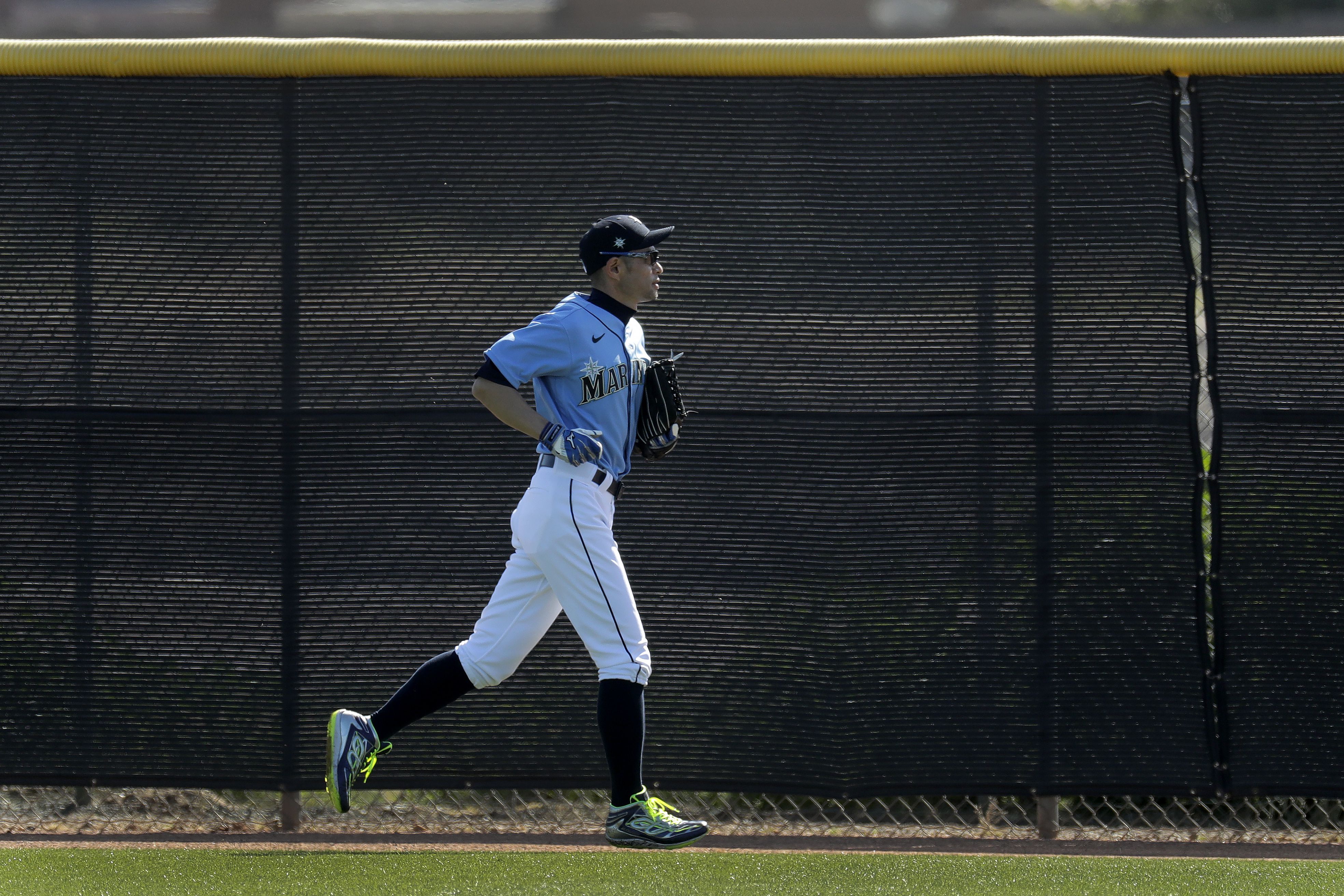 MLB rumors: Ex-Yankee Ichiro Suzuki looks in shape to make a comeback   as a pitcher (VIDEO) 