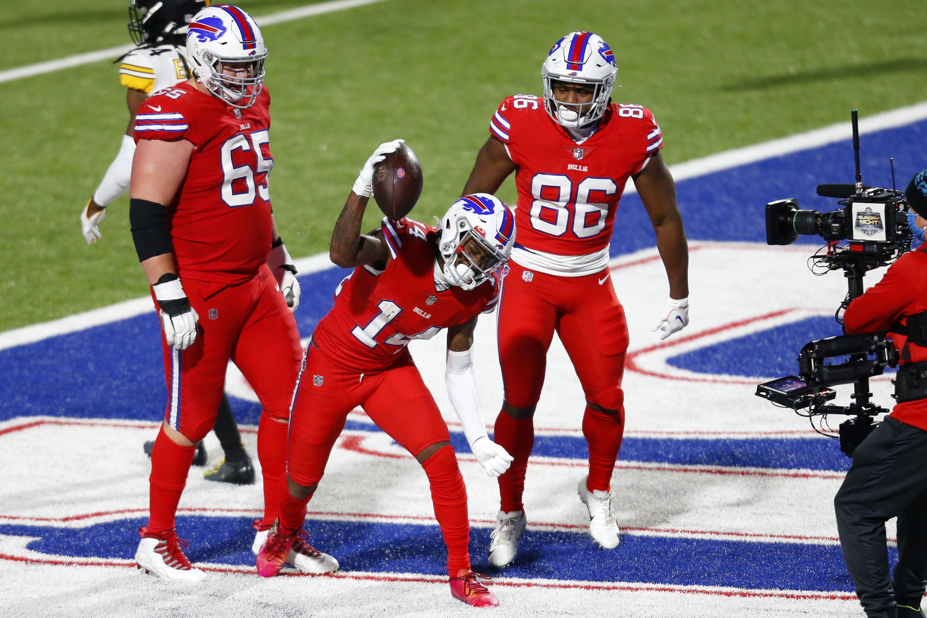 Buffalo Bills cornerback Taron Johnson flips momentum with pick-six vs.  Pittsburgh Steelers quarterback Ben Roethlisberger