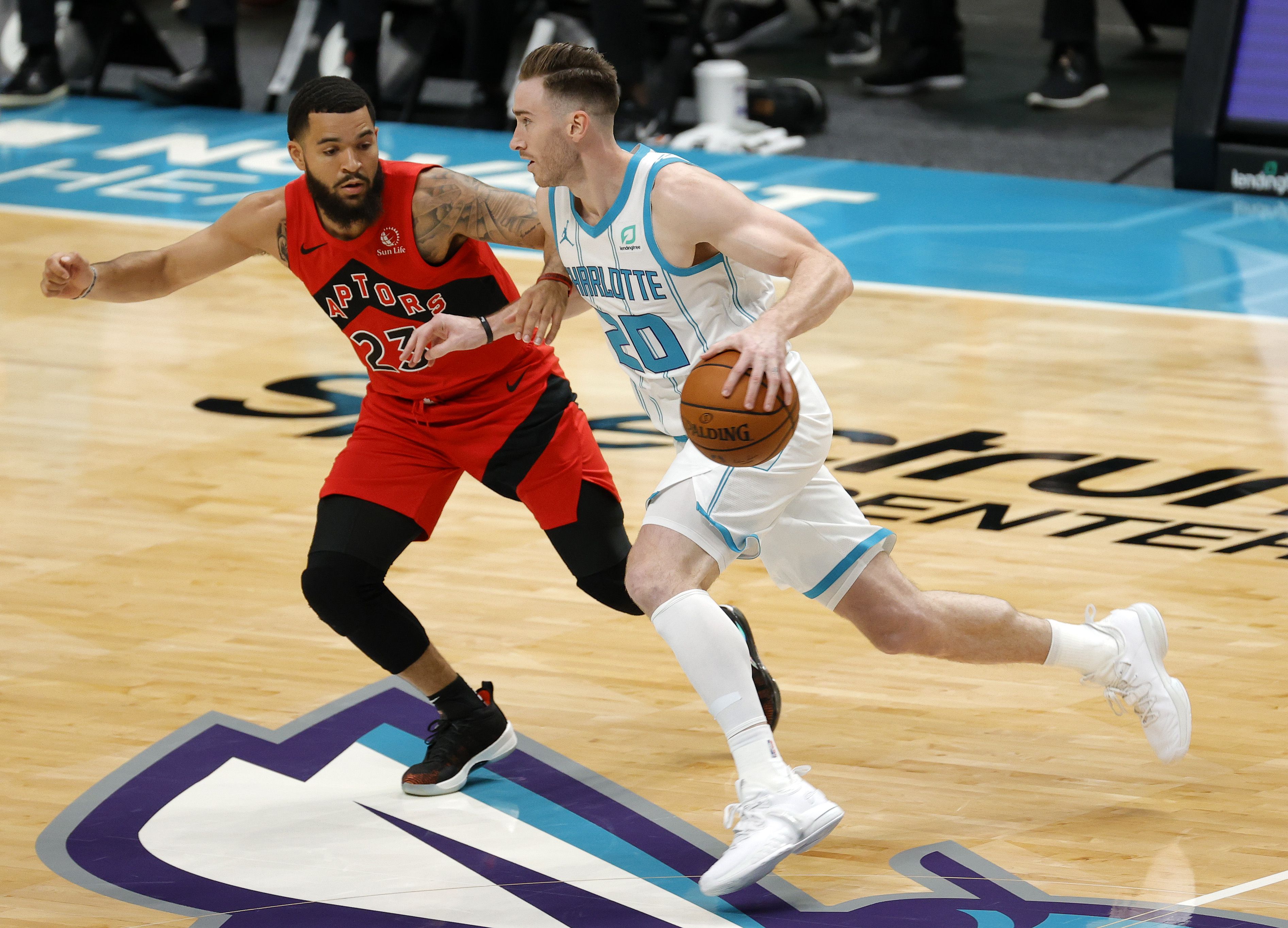 Hornets SF Gordon Hayward Out, Fractured Shoulder Injury 