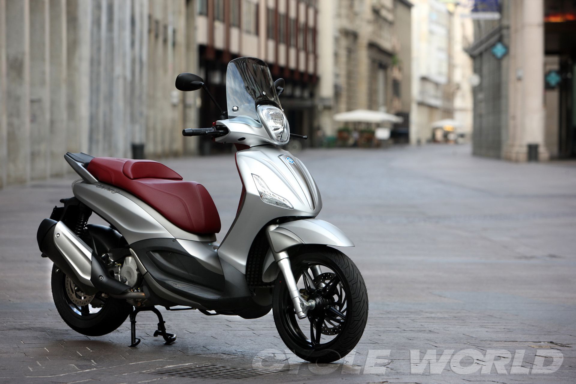 2012 Piaggio Beverly Sport Touring First Ride Review- Piaggio Scooters