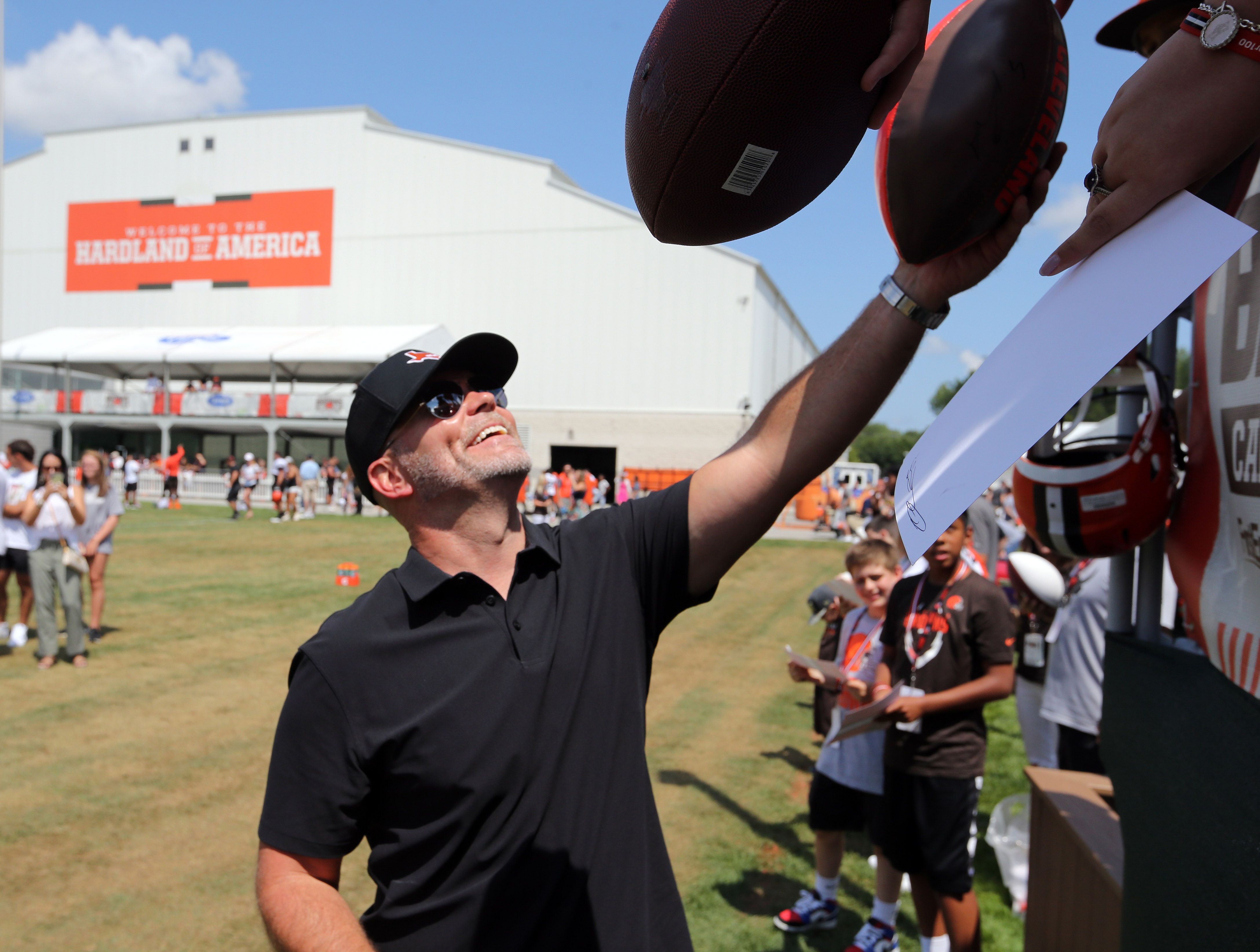 Former Browns quarterback Trent Dilfer caught on video shoving son of Phil  Dawson 