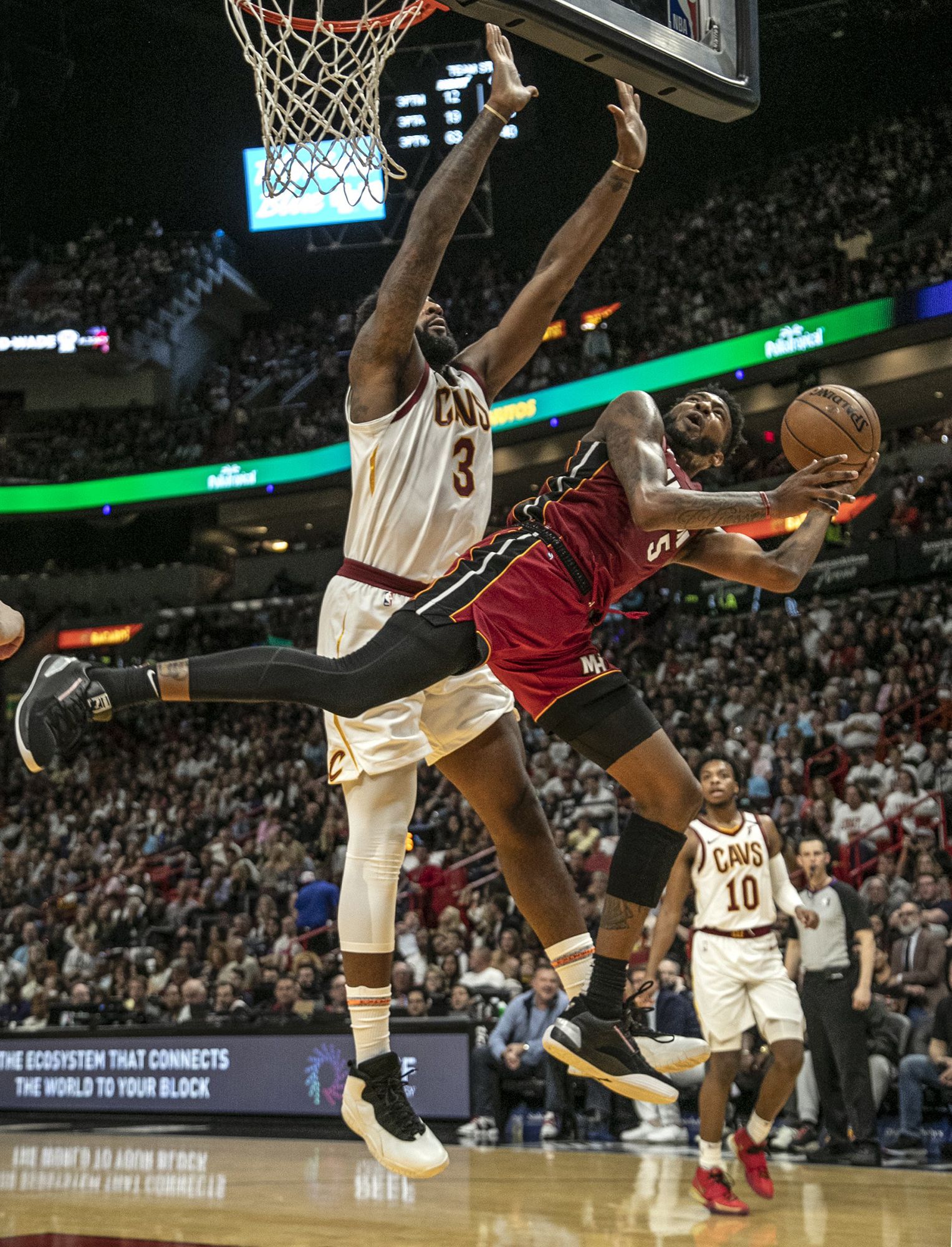 Heat retire Wade's jersey, rout Cavs 124-105