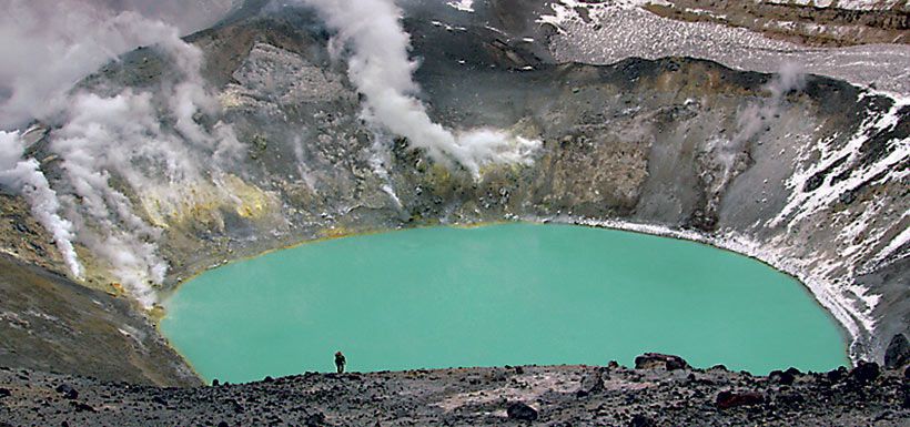 lago-en-un-crater-del-tupungatito