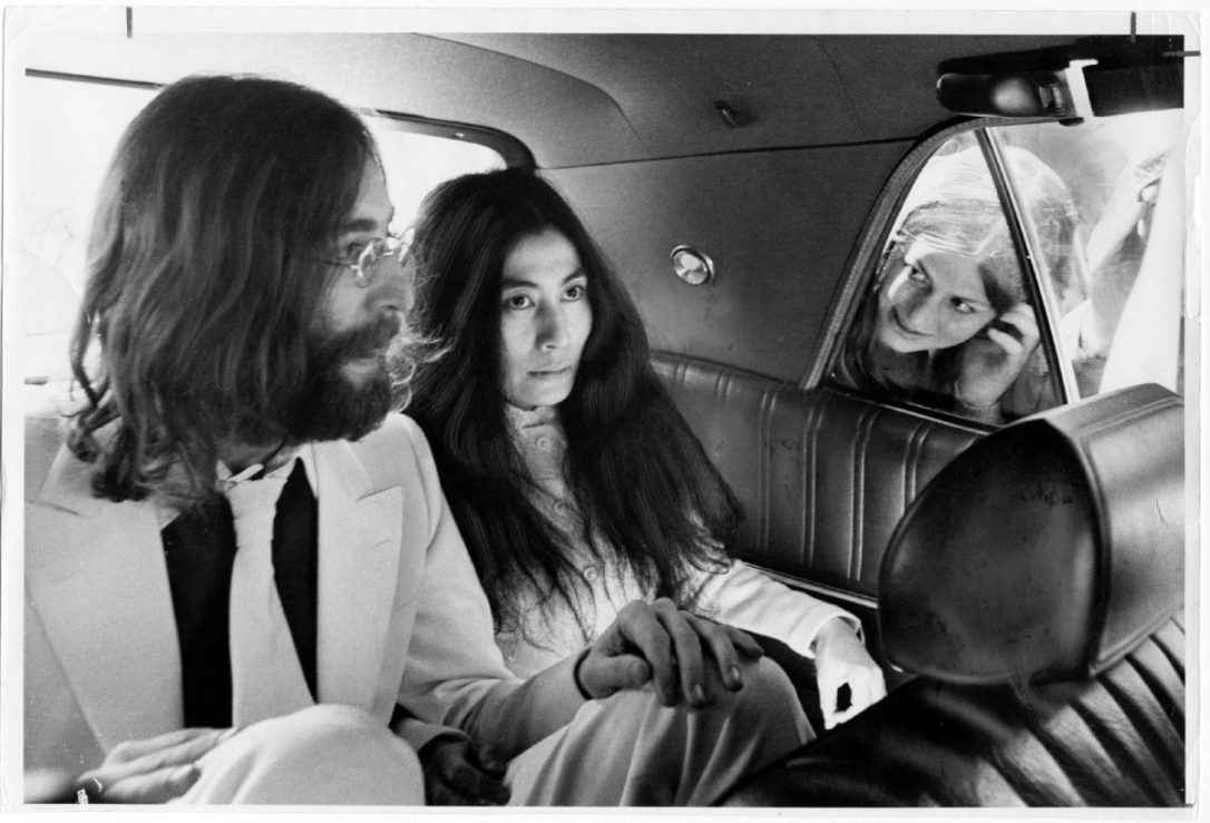 John Lennon y Yoko Ono: amor, tensión y arte - La Tercera