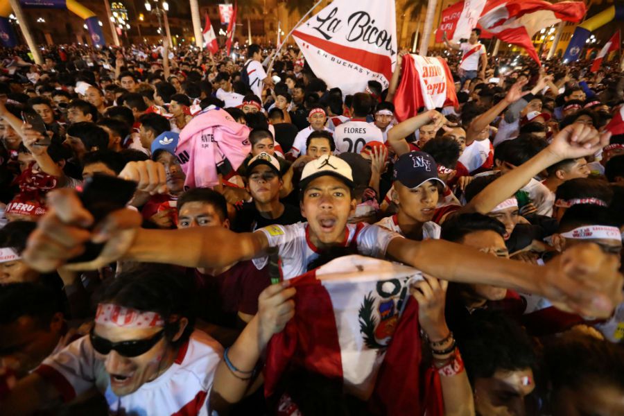 HINCHAS PERUANOS