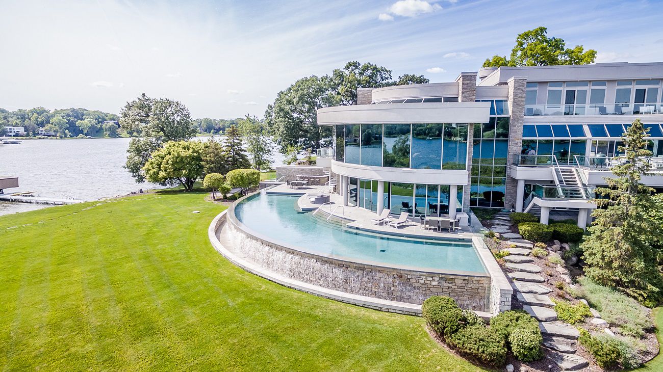 Inside Matthew Stafford's ritzy mansion, relisted for $6.5M, with state's  largest infinity pool 