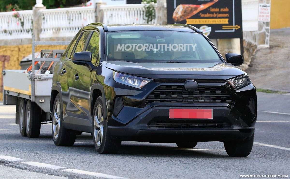 2020-toyota-rav4-plug-in-hybrid-spy-shots--photo-credit-s-baldauf-sb-medien_100712934_h