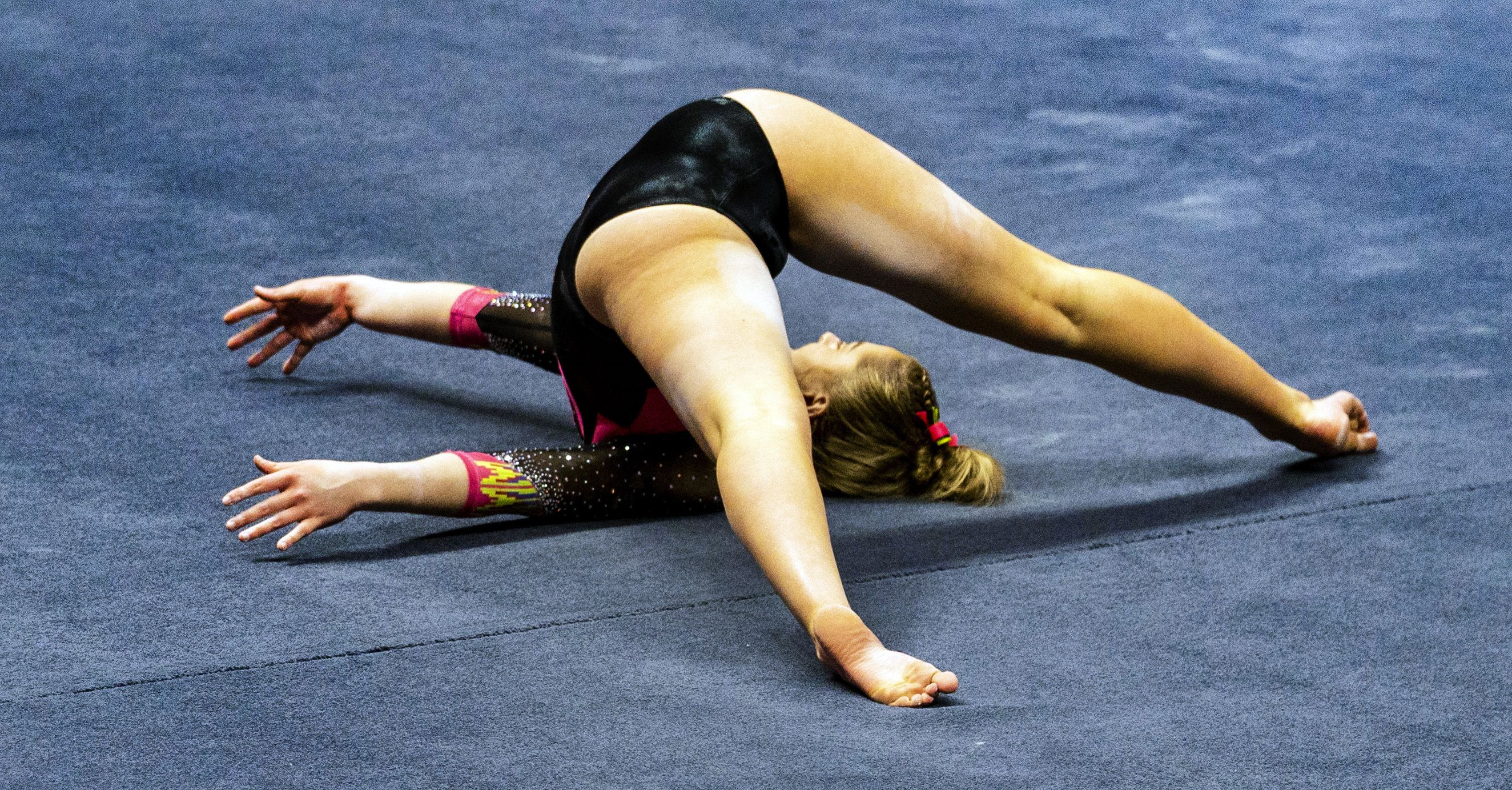 The Utah gymnastics team defeats Pac-12 rival Arizona at the Huntsman Center