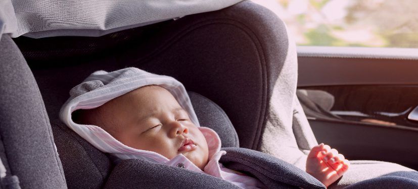 Baby-sleeping-in-a-car-seat_b-1038x375