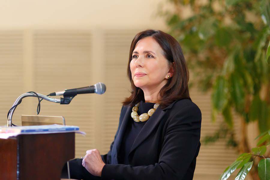 canciller Karen Longaric.