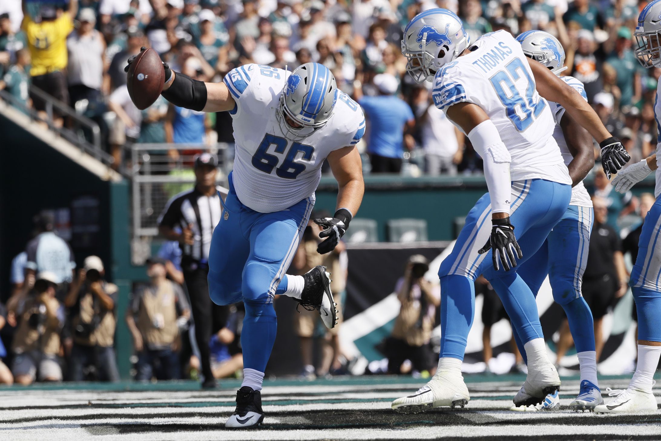 Prater's kick, Slay's pick give Lions 24-23 win over Eagles